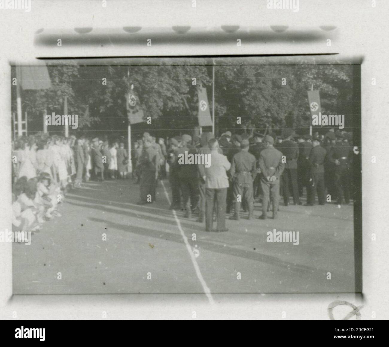 Fotografo delle SS Domaschowitz 1943 cerimonia formale con foto di ufficiali di alto livello presenti immagini che ritraggono le attività in prima linea delle unità Waffen-SS . Foto Stock