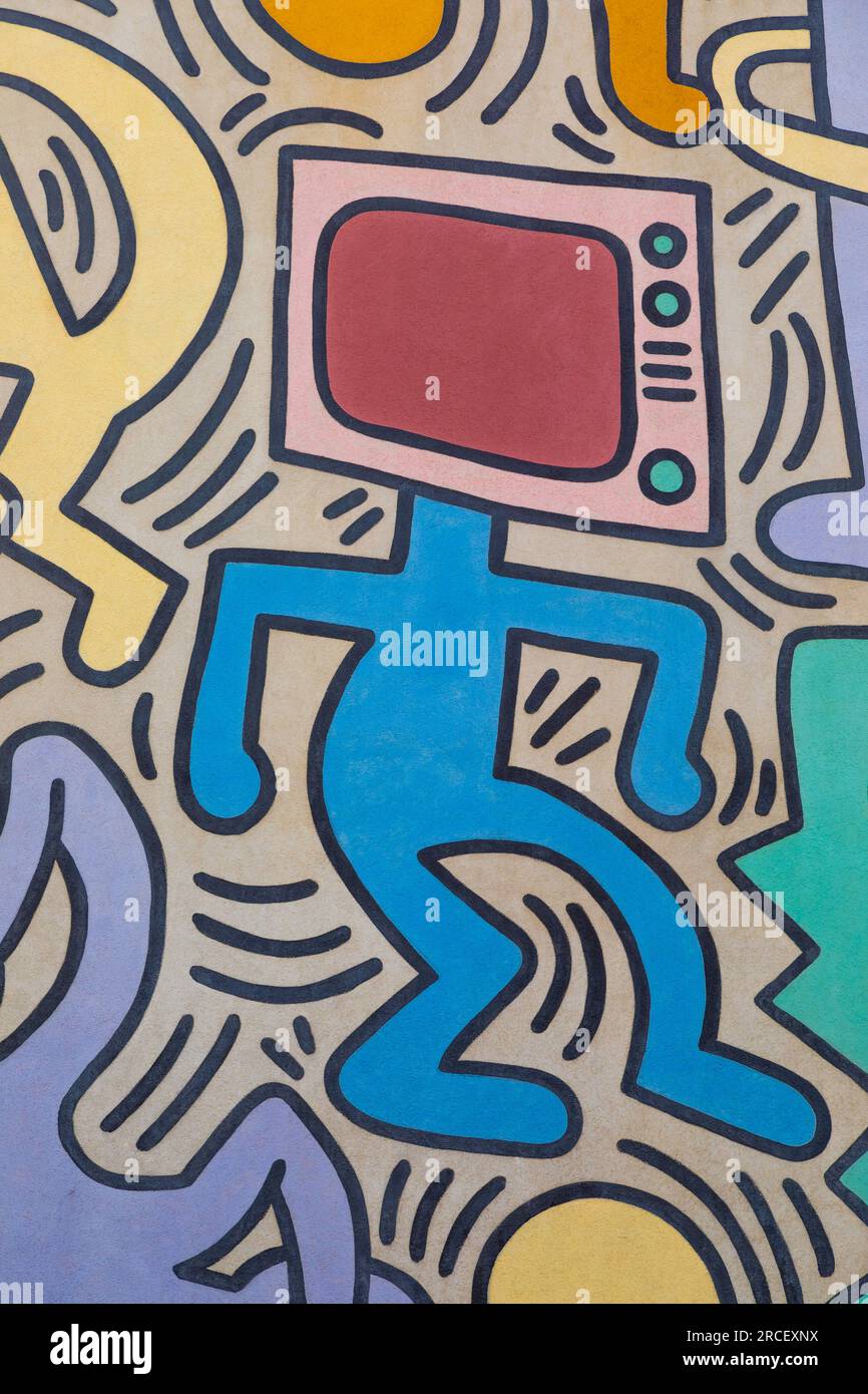 Pisa, Italia - 29 giugno 2023: Tuttomondo (All World) è l'ultimo murale realizzato dall'artista americano Keith Haring nel 1989 prima della sua morte. Foto Stock