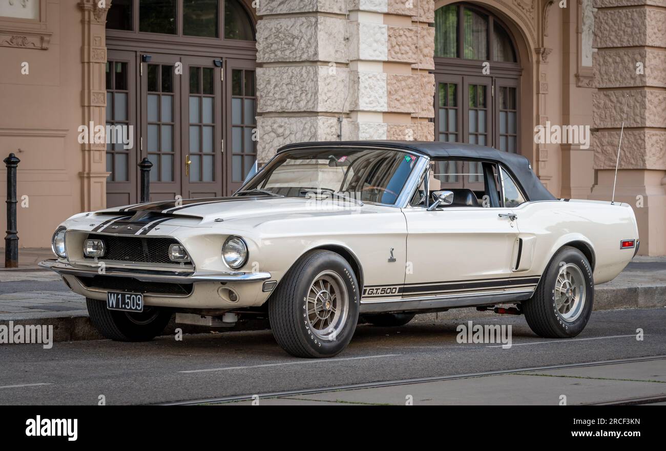 Vienna, Austria, 08.07.2023, muscle car classica americana Ford Mustang Shelby GT 500 cabriolet Foto Stock