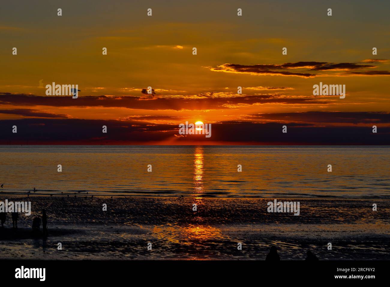 Foto panoramica del tramonto sul mare Foto Stock