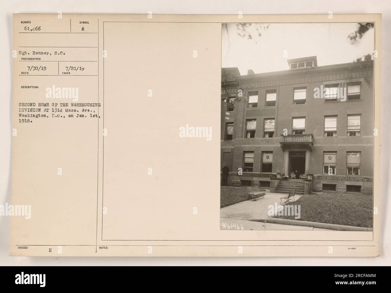 "Fotografia della seconda casa della Divisione Warehousing situata alla messa 1314. Ave., Washington, D.C. preso il 1 gennaio 1918. Il numero della foto è 61.466 ed è stata scattata dal sergente Bonner, S.C. È stato ricevuto il 30 luglio 1919 e include la descrizione: RILASCIATO: H, SYMBOL TAKES 8 7/21/19. Note: 61466." Foto Stock