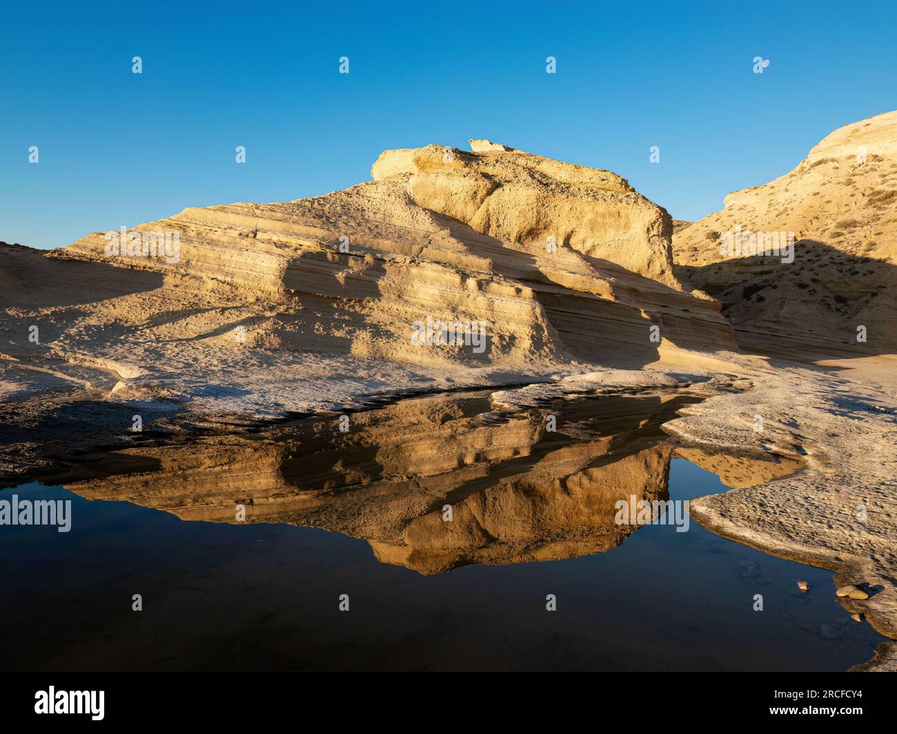 Luna/alba su una piscina a Punta Colorada, San José Island, Baja California Sur, Messico. Foto Stock