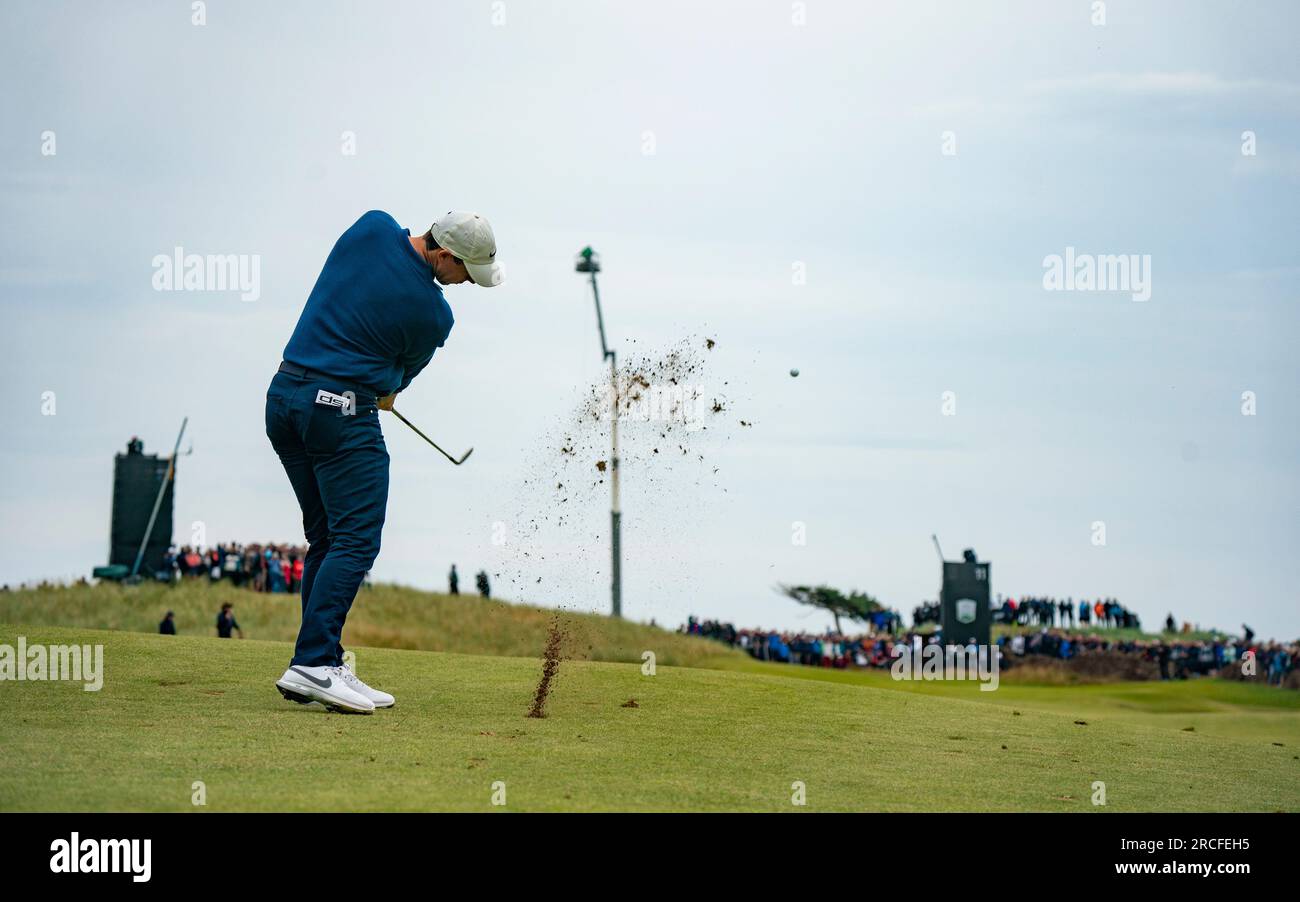 North Berwick, East Lothian, Scozia, Regno Unito. 14 luglio 2023. Rory McIlroy gioca ad avvicinarsi all'undicesimo green al Genesis Scottish Open al Renaissance Club di North Berwick. Iain Masterton/Alamy Live News Foto Stock