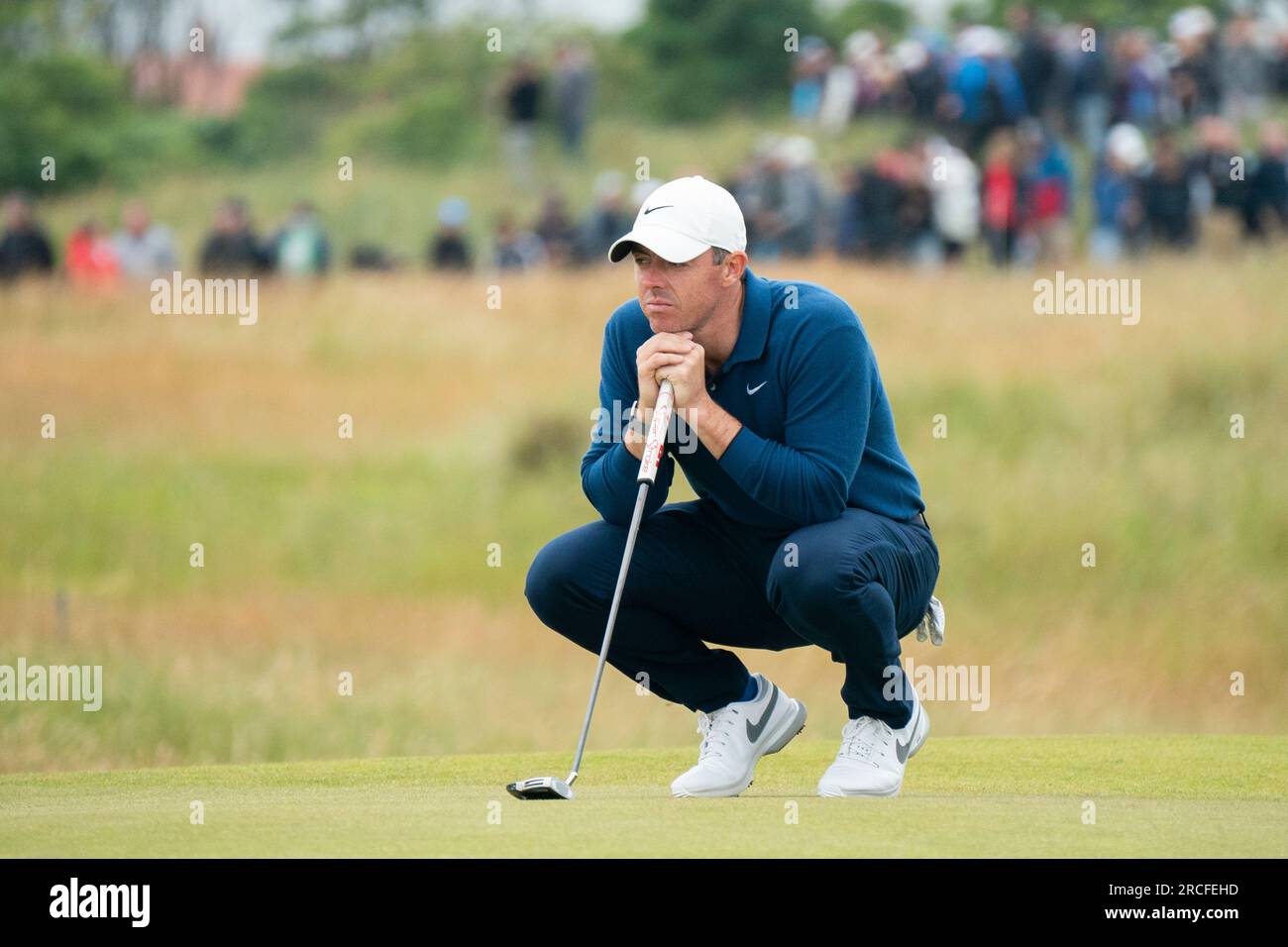 North Berwick, East Lothian, Scozia, Regno Unito. 14 luglio 2023. Rory McIlroy aspetta di giocare alla dodicesima buca al Genesis Scottish Open al Renaissance Club di North Berwick. Iain Masterton/Alamy Live News Foto Stock