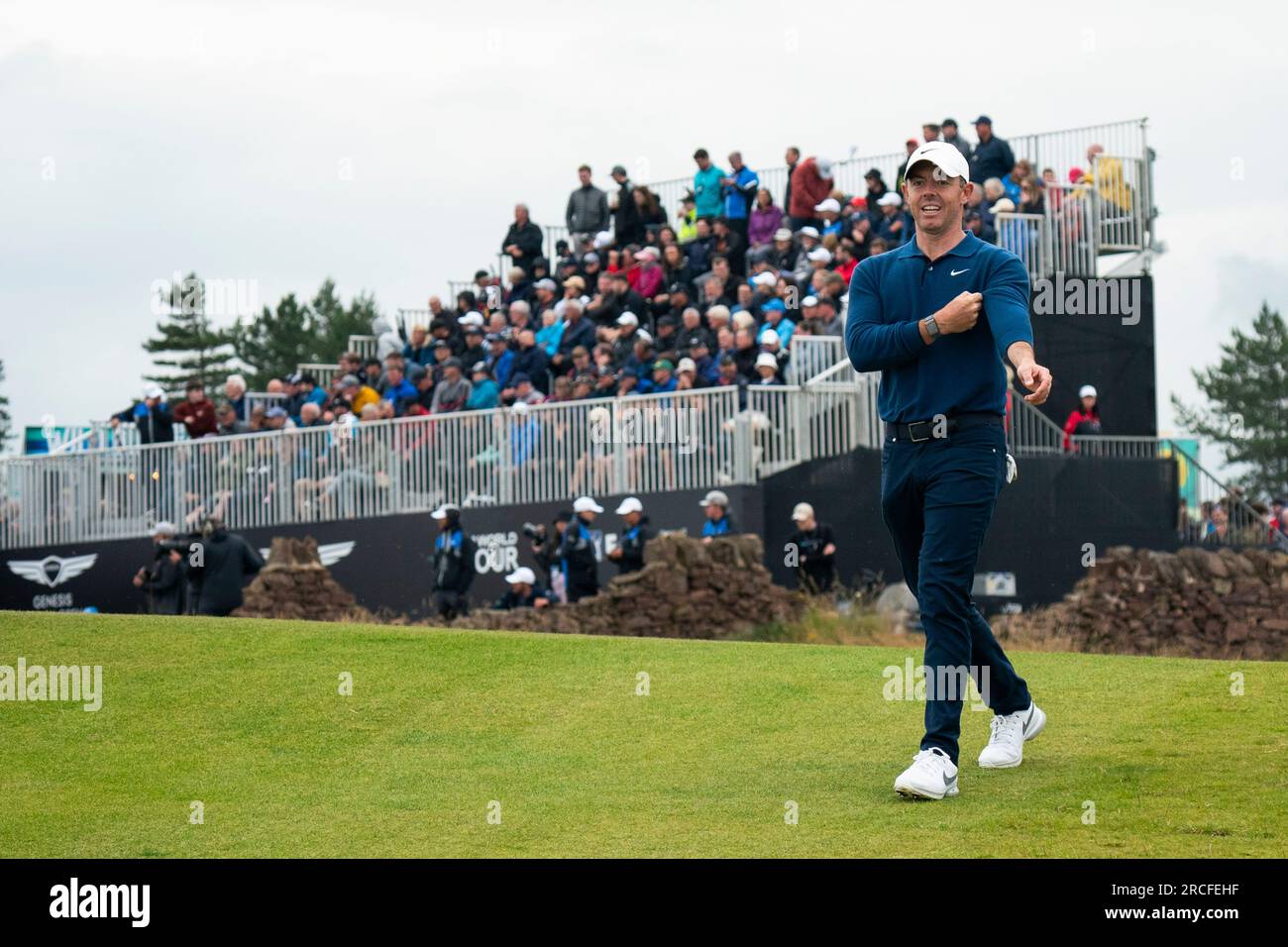 North Berwick, East Lothian, Scozia, Regno Unito. 14 luglio 2023. Rory McIlroy cammina fuori dalla dodicesima buca al Genesis Scottish Open al Renaissance Club di North Berwick. Iain Masterton/Alamy Live News Foto Stock