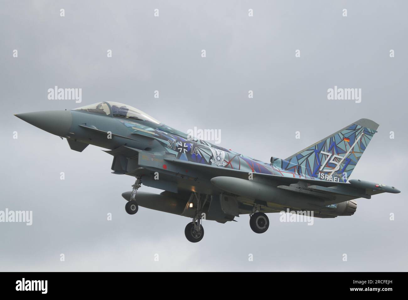 Eurofighter Typhoon tedesco con livrea che celebra i 75 anni di Israele al Royal International Air Tattoo RIAT 2023, RAF Fairford, Gloucestershire, Regno Unito Foto Stock