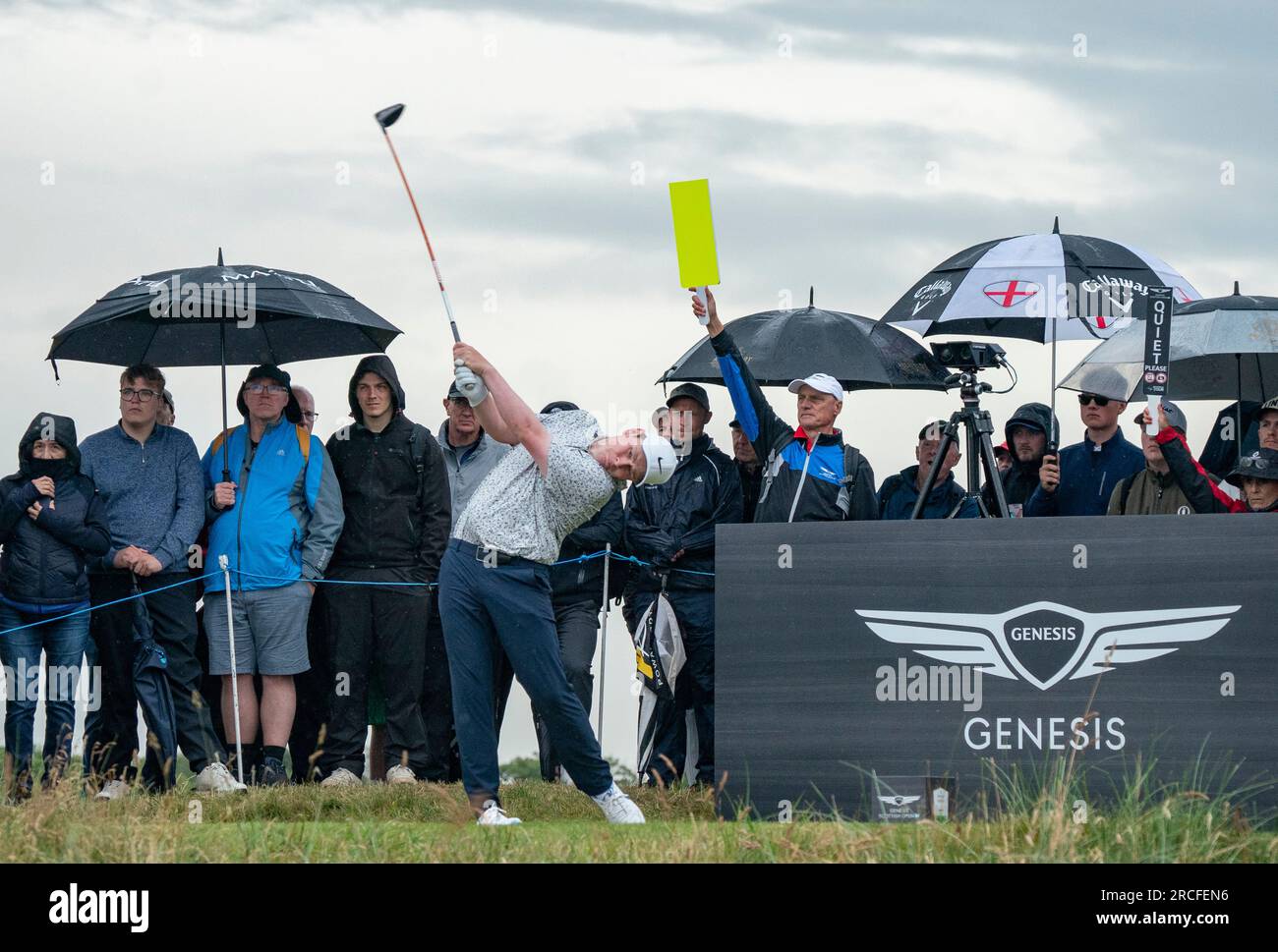 North Berwick, East Lothian, Scozia, Regno Unito. 14 luglio 2023. Robert Macintyre guida al quindicesimo tee al Genesis Scottish Open al Renaissance Club di North Berwick. Iain Masterton/Alamy Live News Foto Stock