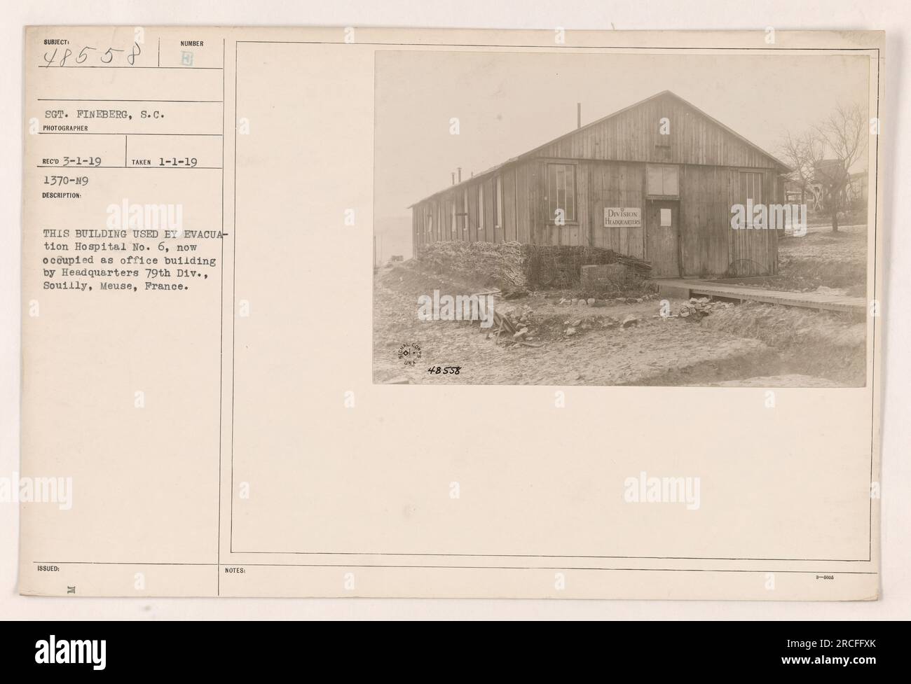 Edificio precedentemente utilizzato come ospedale di evacuazione n. 6, ora serve come edificio per uffici per la sede centrale, 79th Division a Souilly, Meuse, Francia. Fotografia scattata il 1 gennaio 1919 dal sergente Fineberg. Immagine numero 48558. Sono incluse le informazioni dalla fonte militare e la data della foto. Foto Stock