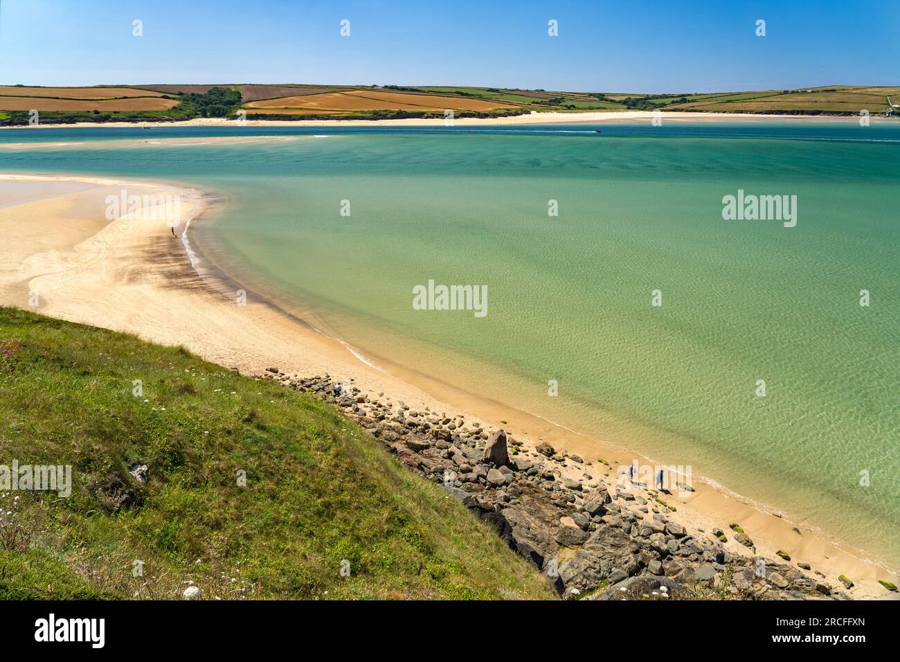 Strand der Daymer Bay und Mündung des Fluss Camel bei Rock, Cornovaglia, Inghilterra, Großbritannien, Europa | Spiaggia di Daymer Bay e foce del fiume Camel nelle vicinanze Foto Stock