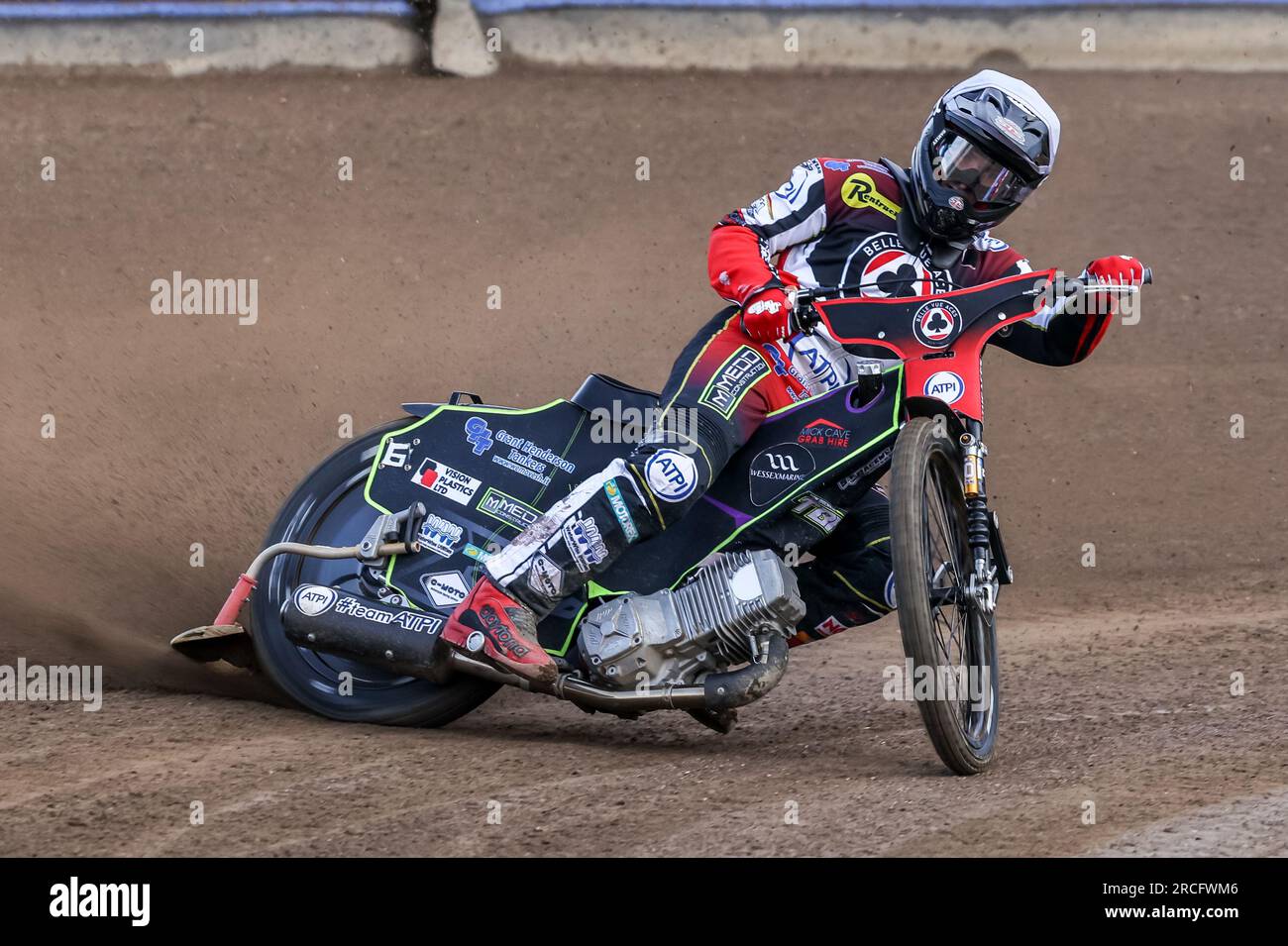 Tom Brennan - pilota della Bell Vue Aces speedway. Ritratto d'azione Foto Stock