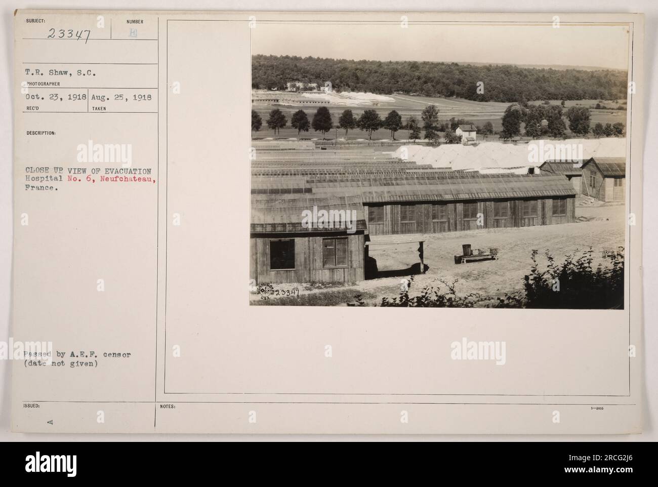 Vista ravvicinata dell'ospedale di evacuazione n. 6 di Neufchateau, Francia. La foto è stata scattata il 23 ottobre 1918 da T.R. Shaw. È stato ricevuto il 25 agosto 1918. L'immagine raffigura le operazioni dell'ospedale durante la prima guerra mondiale. La fotografia è stata approvata dalla censura della A.E.F, ma la data di approvazione è sconosciuta. Foto Stock