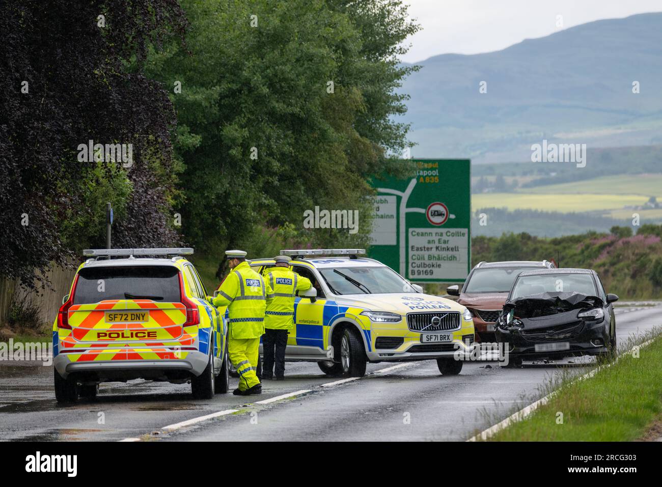 13 luglio 2023. Dingwall, Highlands e isole, Scozia. Questa è la polizia Scozia che si occupa di un serio RTC, Road Traffic Collision, sulla A835 vicino a di Foto Stock