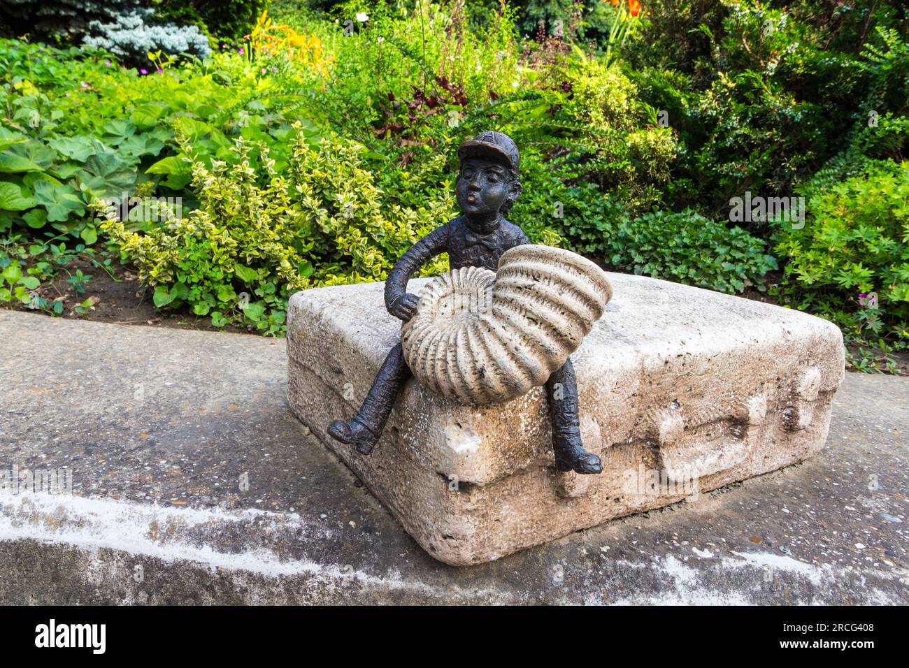 "Odon il musicista di strada", mini statua di bronzo di Mihaly Kolodko, Veszprem, Ungheria Foto Stock