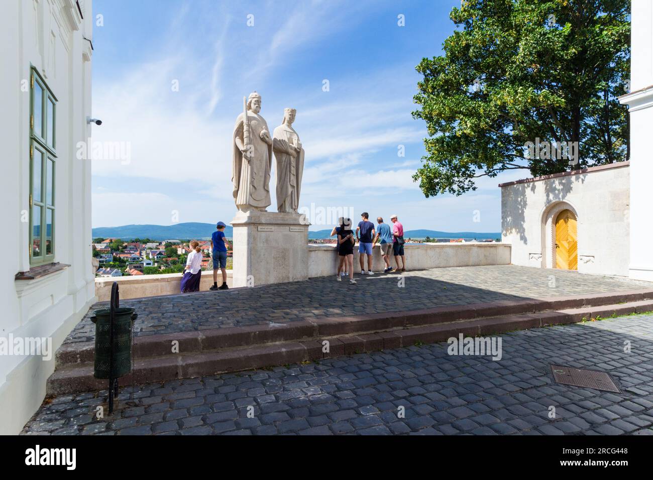 Statue del re Santo Stefano e della regina Gisella (Szent Istvan, Gizella), quartiere del castello, Veszprem, Ungheria Foto Stock