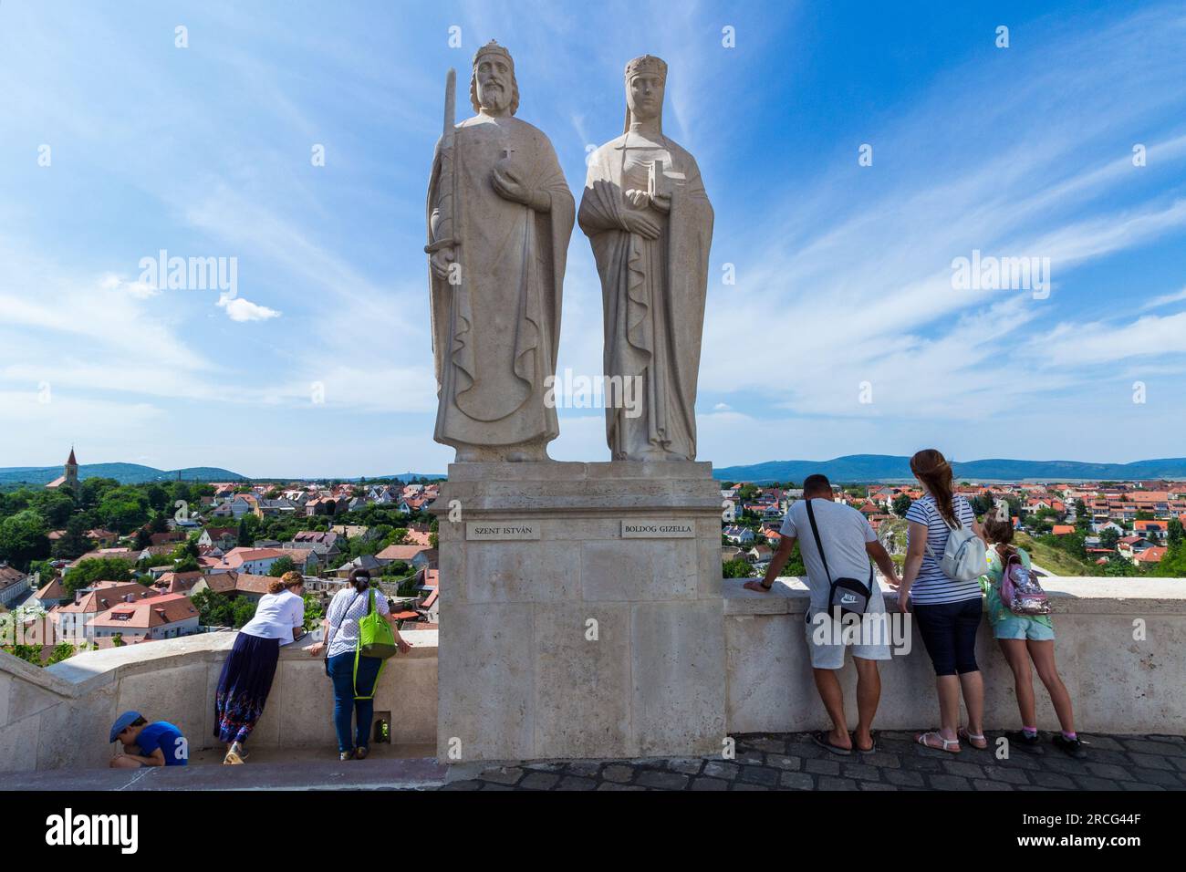 Statue del re Santo Stefano e della regina Gisella (Szent Istvan, Gizella), quartiere del castello, Veszprem, Ungheria Foto Stock