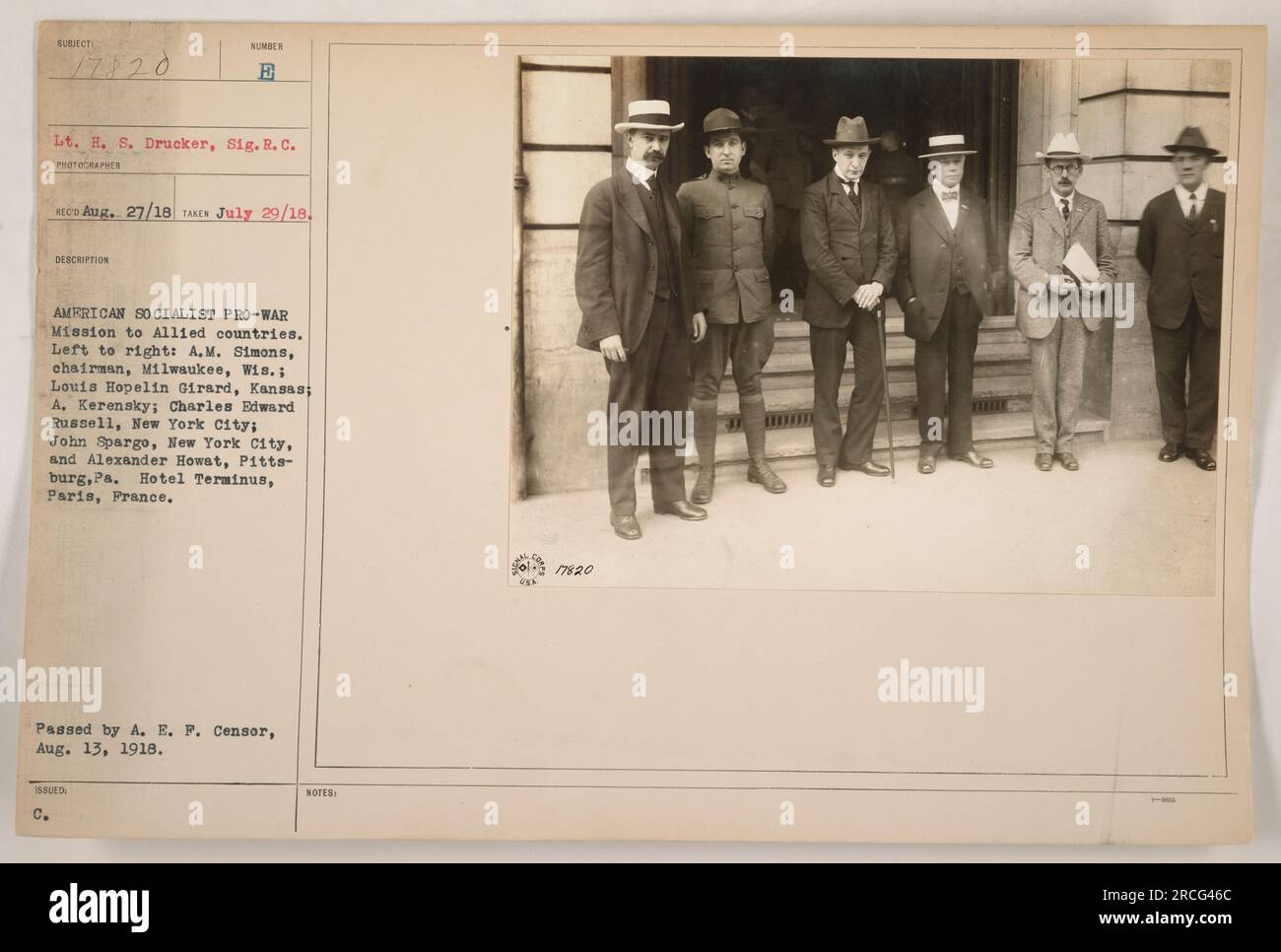 Missione socialista americana pro-guerra nei paesi alleati all'Hotel Terminus di Parigi, Francia. I partecipanti raffigurati da sinistra a destra sono LA MATTINA Simons, presidente di Milwaukee, Wisconsin; Louis Hopelin Girard dal Kansas; A. Kerensky; Charles Edward Russell da New York; John Spargo da New York City e Alexander Howat da Pittsburgh, Pennsylvania. Questa foto è stata scattata il 29 luglio 1918. E' stato passato dall'A.E.P. Censor il 13 agosto 1918. Il fotografo era Sunder E. Reco. Didascalia: 17820 Foto Stock