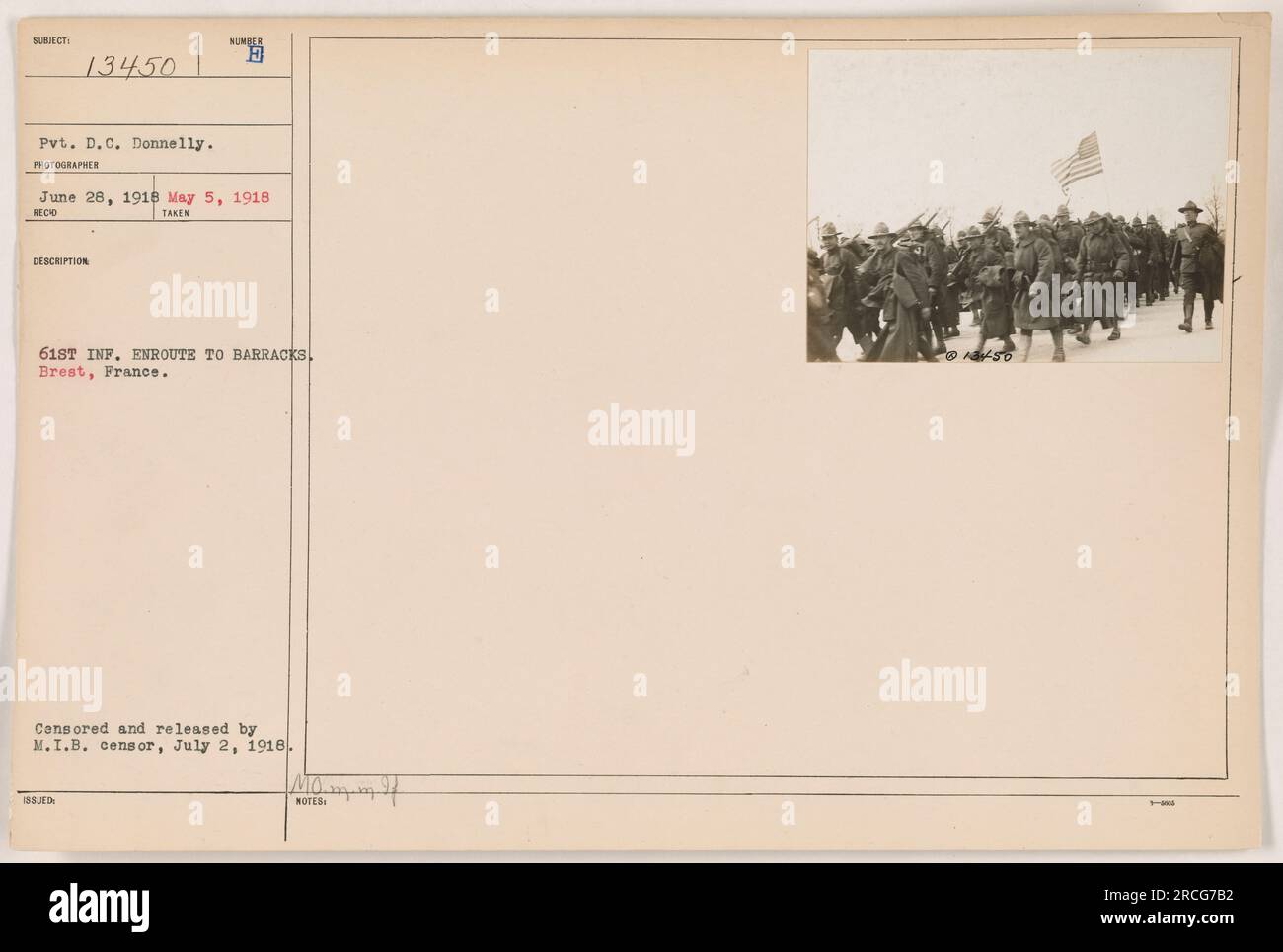 Questa immagine mostra D.C. privata Donnelly del 61st Infantry si diresse verso le caserme di Brest, in Francia durante la prima guerra mondiale. La foto è stata scattata il 5 maggio 1918 ed è stata censurata e pubblicata dal M.I.B. censor il 2 luglio 1918. Foto Stock