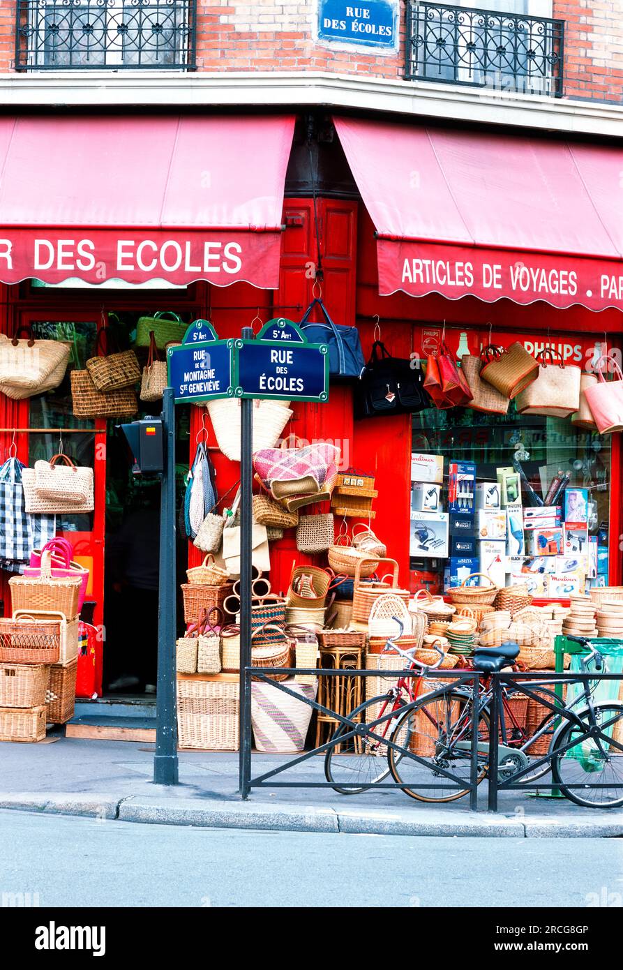 Negozio all'esterno, quartiere Latino, Parigi, Francia Foto Stock