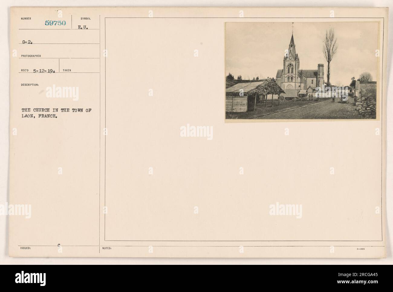 La fotografia mostra una vista della chiesa nella città di Laon, in Francia durante la prima guerra mondiale L'immagine, numerata G-2, è stata scattata da un fotografo sconosciuto il 12 maggio 1919. La fotografia è identificata come SIMBOLO 59750 188UED E.U. Foto Stock