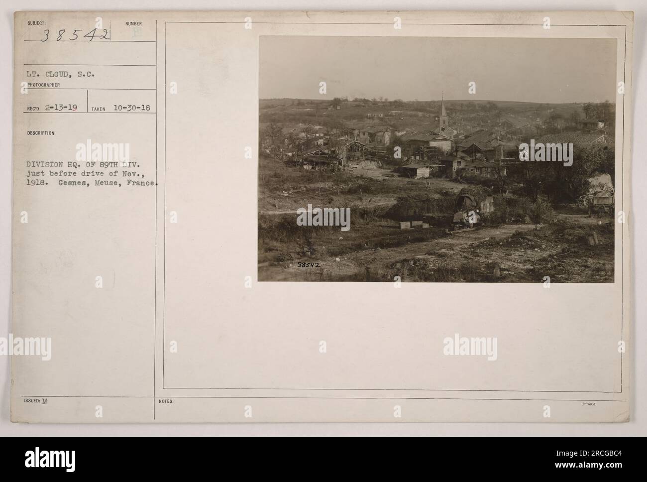 Il comando del tenente Cloud della 89th Division si trova a Gesnes, Meuse, in Francia, poco prima dell'offensiva del novembre 1918. Questa fotografia, scattata il 30 ottobre 1918, è numerata 38542 e accreditata al fotografo RECO. Rilasciato come parte di una serie (M NOTEB 58542). Foto Stock