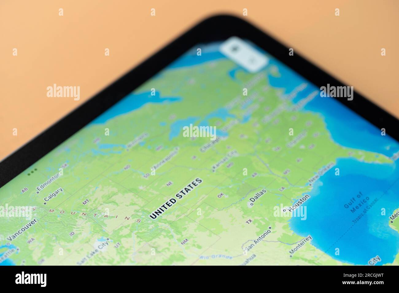 New York, Stati Uniti d'America - 5 luglio 2023: Primo piano sulla mappa mondiale degli Stati Uniti d'America sullo schermo dell'ipad Foto Stock