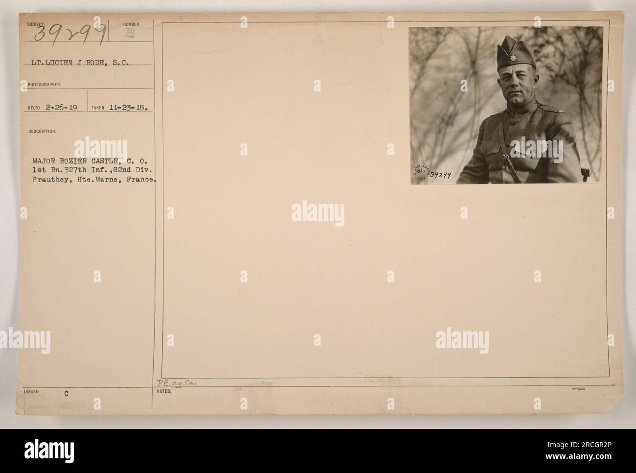 L'immagine mostra il tenente Lucien J Rode, S.C., un fotografo durante la prima guerra mondiale. La foto è stata scattata il 23 novembre 1918 e ricevuta il 26 febbraio 1919. Raffigura il maggiore Bozier Castle, C. O. del 1st Battalion, 327th Infantry, 82nd Division a Prauthey, hte. Marne, Francia. L'immagine è contrassegnata come rilasciata con le note. Foto Stock