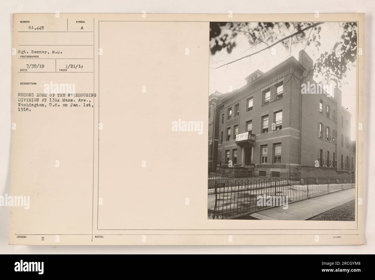 La fotografia mostra la seconda sede della Divisione Warehousing, situata a 1314 Mass. Ave., Washington D.C. dal 1° gennaio 1918. Il sergente Benner, S.C. è identificato nella foto con il numero 61.445. Il fotografo catturò l'immagine il 30 luglio 1919, e fu ricevuta quel giorno. La fotografia è etichettata con la lettera 'H' ed è stata scattata il 21 luglio 1919. Foto Stock