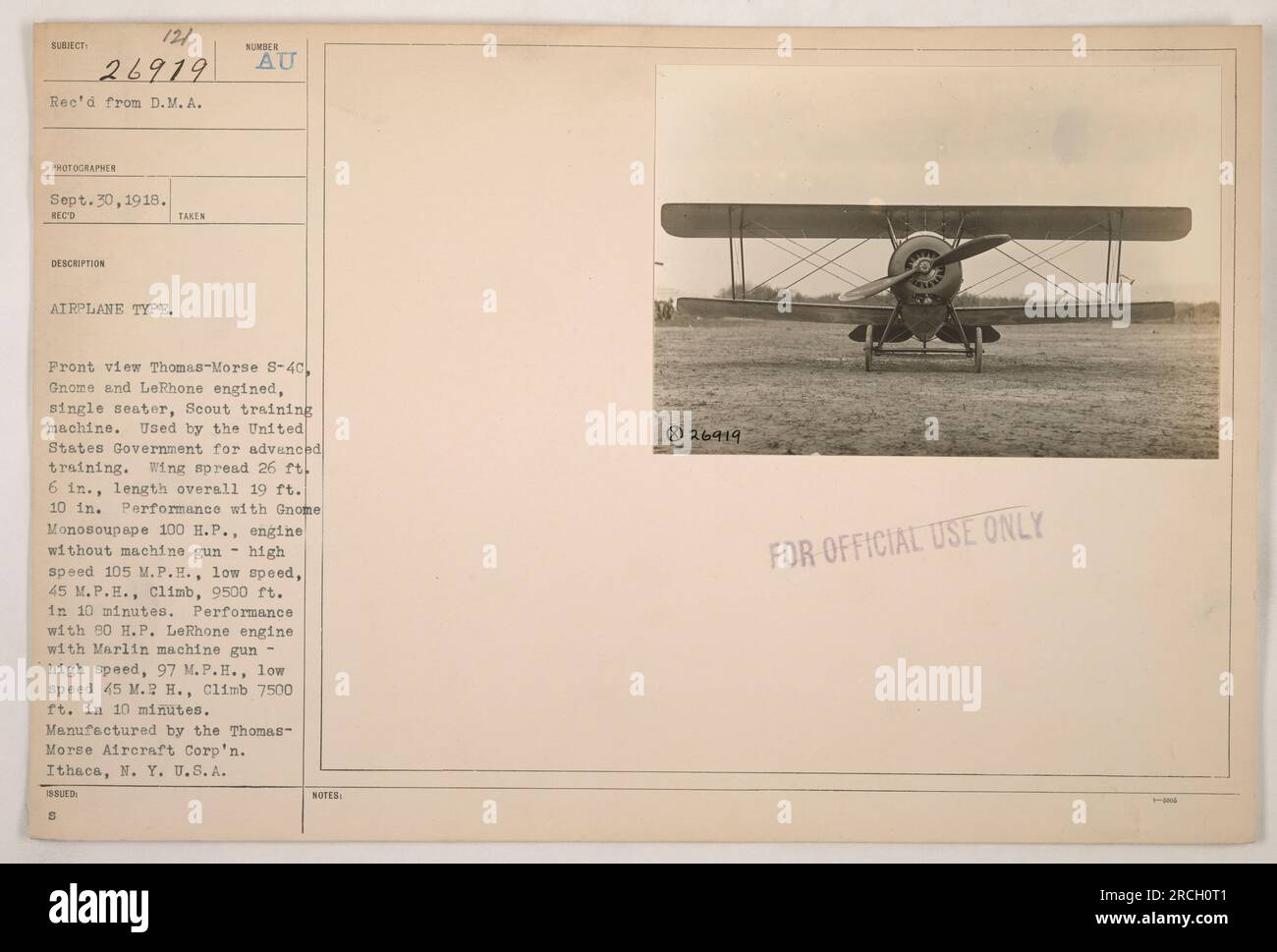 Titolo: Thomas-Morse S-4c: A Scout Training Machine Caption: Questa immagine raffigura il Thomas-Morse S-4c, un aereo da addestramento Scout monoposto utilizzato dal governo degli Stati Uniti durante la prima guerra mondiale Prodotto dalla Thomas-Morse Aircraft Corp'n di Ithaca, New York, aveva un'apertura alare di 26 piedi. 6 poll. e una lunghezza totale di 19 ft. 10 poll. L'aereo era equipaggiato con un motore Gnome Monosoupape 100 H.P. o 90 H.P. Motore LeRhone, a seconda della configurazione. Le sue velocità massime variavano da 97 a 105 M.P.H., e poteva salire fino a 9500 piedi. tra 10 minuti. Foto Stock