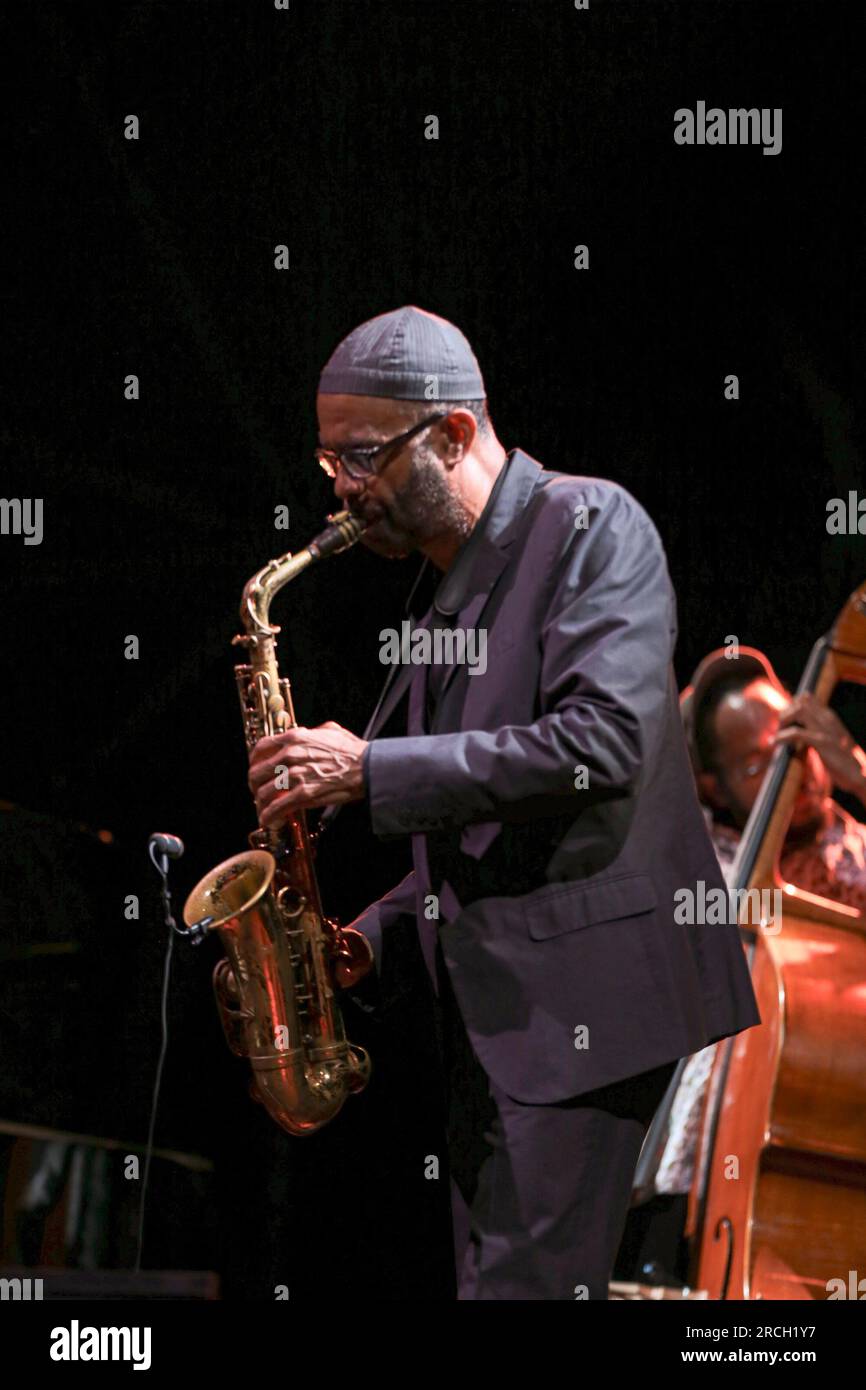 14 luglio 2023, Roma, Lazio, Italia: Con il suo ultimo e meraviglioso album ''Sounds from the Ancestors'', il vincitore del Grammy Award, Garrett, si esibisce con la sua formazione come segue: Kenny Garrett - sax alto, Keith Brown - pianoforte, Corchoran Holt - basso, Rudy Bird - percussioni, Ronald Bruner Jr. â batteria. Alla Casa del Jazz nel bellissimo Parco di Osio, location estiva del Festival 'Summer Time' 2023 a Roma. (Immagine di credito: © Daniela Franceschelli/Pacific Press via ZUMA Press Wire) SOLO USO EDITORIALE! Non per USO commerciale! Foto Stock