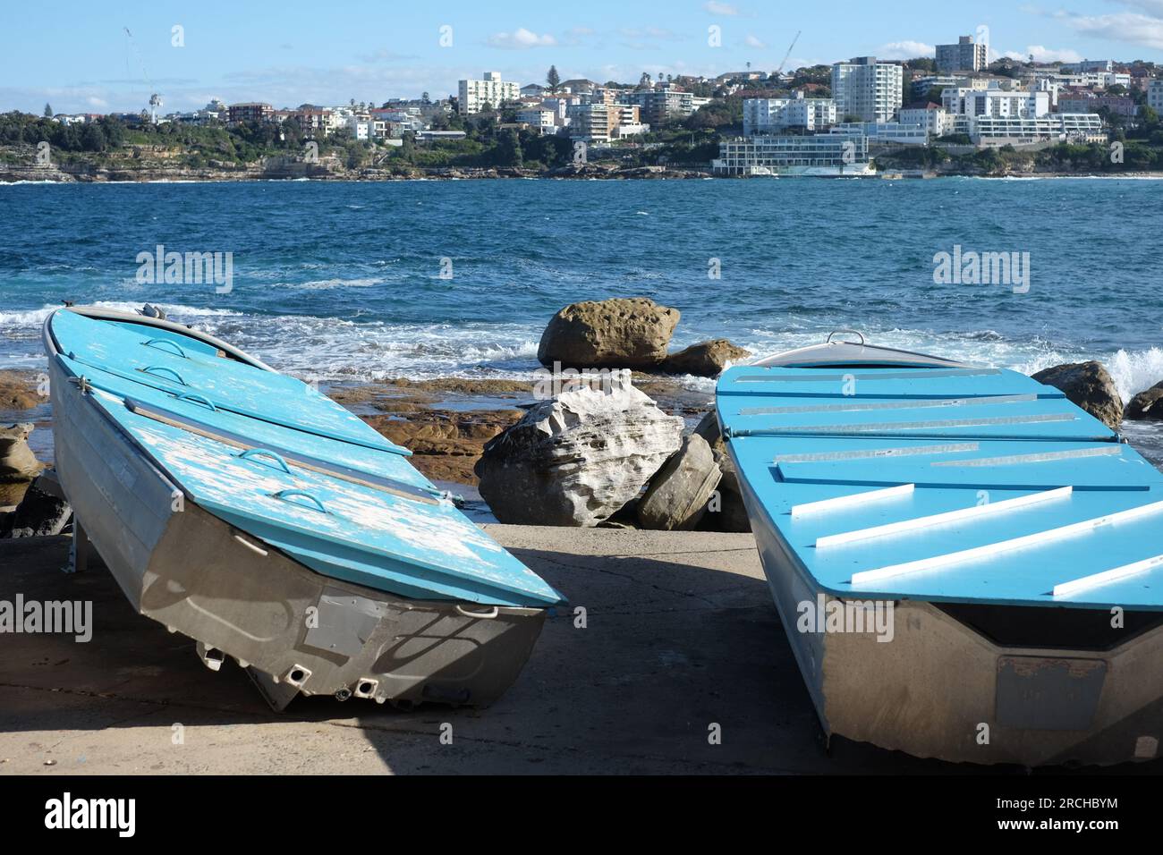 Barche da pesca ricreative sulla rampa del Ben Buckler Fishing Club North Bondi, affacciate sulla famosa Bondi Beach, Sydney, Australia Foto Stock