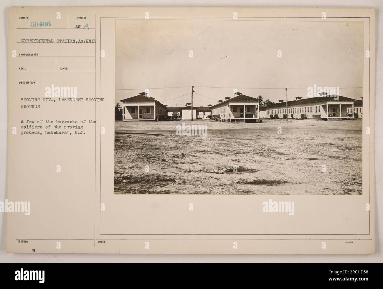 Caserme dei soldati a Lakehurst Proving Grounds nel New Jersey, come si vede in questa foto dell'American University. La fotografia fa parte della collezione Proving Division, con il simbolo AUA, ed è stata scattata alla stazione sperimentale numero 59406. Foto Stock