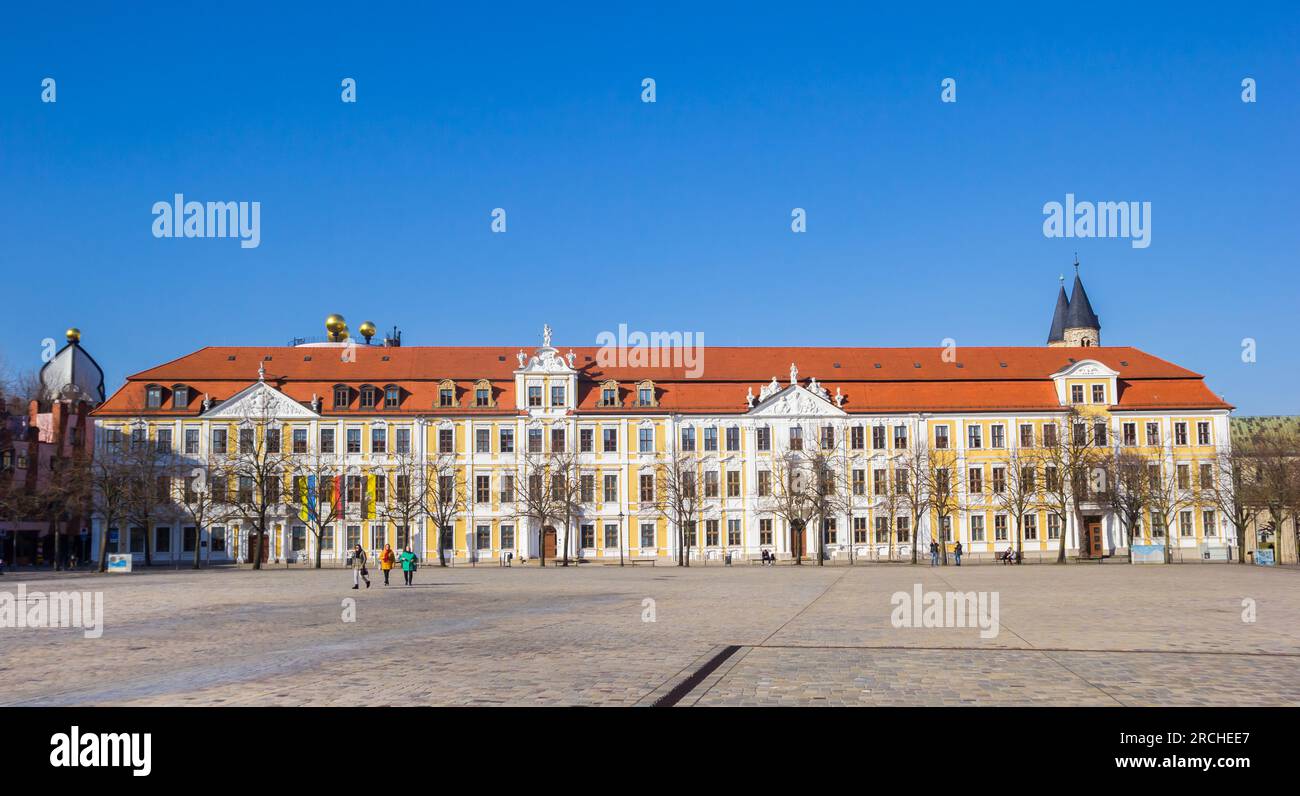 Piazza Duomo con lo storico edificio governativo Landtag a Magdeburgo, Germania Foto Stock