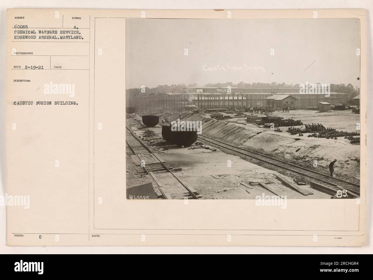 Una fotografia che mostra il caustico Fusion Building numerava 60065 A, parte del Chemical Warfare Service presso Edgewood Arsenal, Maryland durante la prima guerra mondiale L'edificio è stato utilizzato per attività di guerra chimica. Questa particolare immagine è stata scattata il 19 febbraio 1921. Le note indicano che l'edificio è anche chiamato edificio 85. Foto Stock