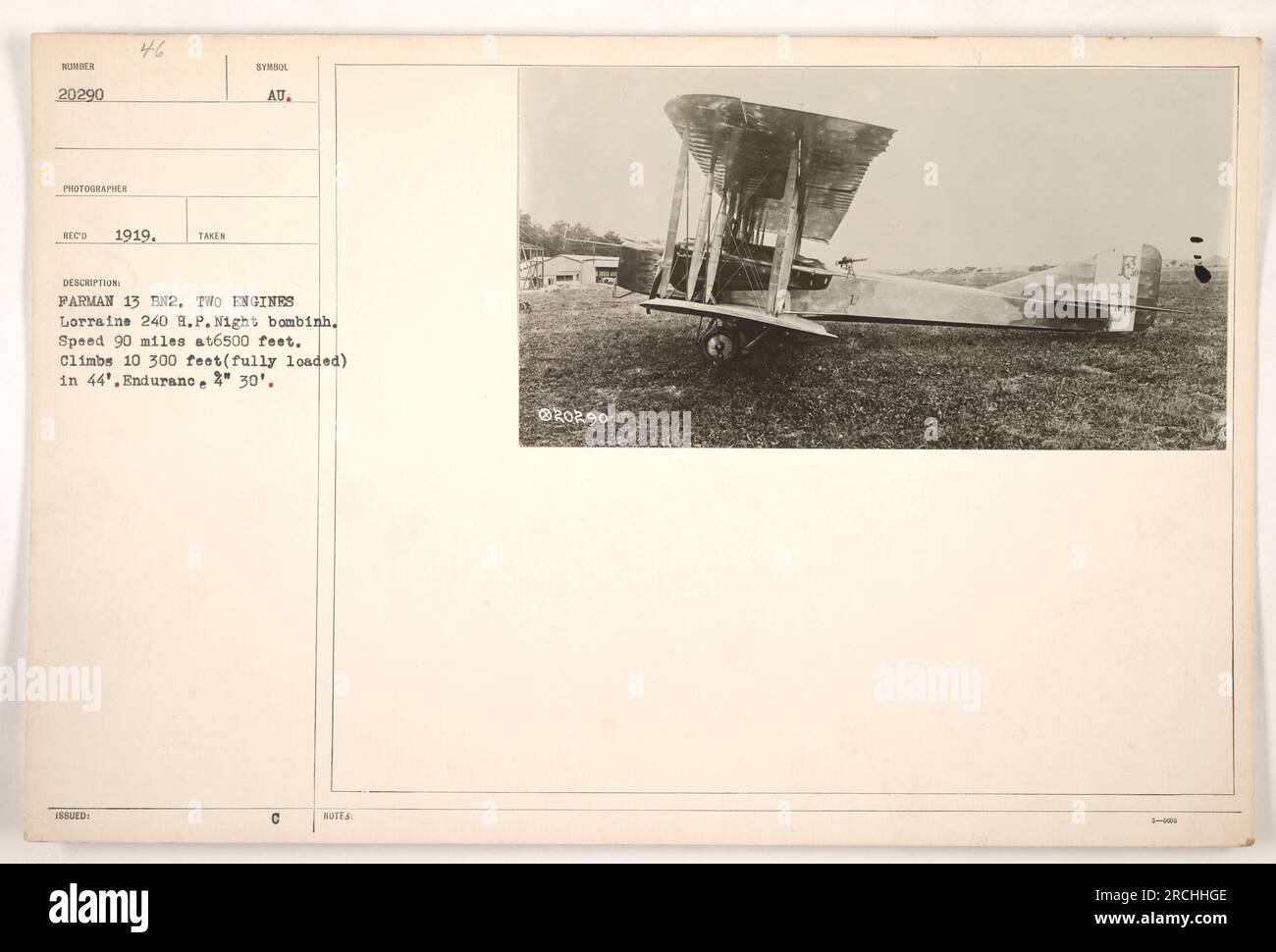 Questa è una fotografia di una Lorraine 240 H.P. Bombardamento notturno dello squadrone Parman 13 BN2 durante la prima guerra mondiale L'aereo è dotato di due motori e ha una velocità massima di 90 miglia orarie a 6.500 piedi di altitudine. Può salire fino a 10.300 piedi (a pieno carico) in 44 secondi e ha una durata di 2 ore e 30 minuti. La foto è stata scattata nel 1919. Foto Stock