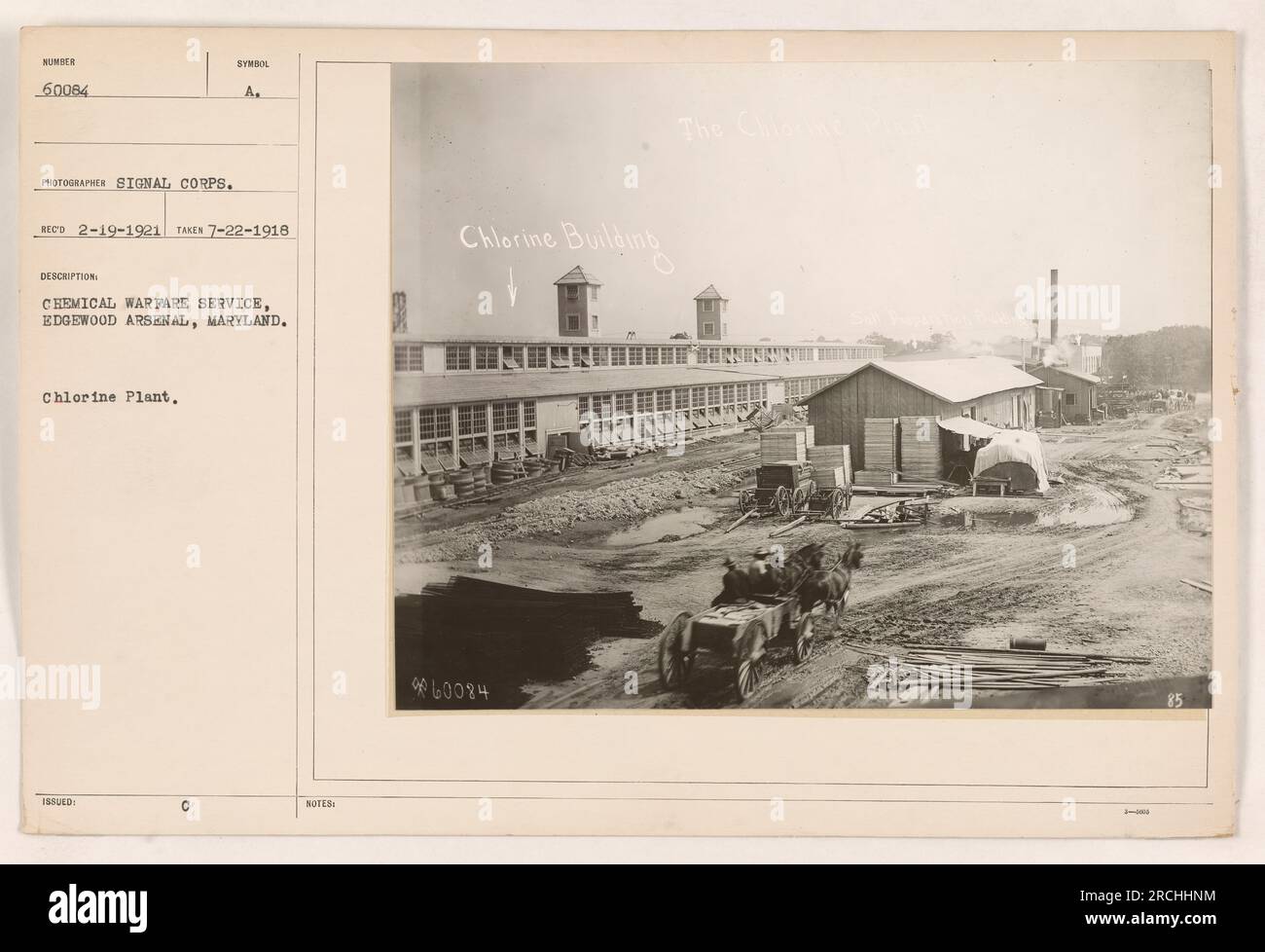 L'immagine raffigura l'impianto di cloro di Edgewood Arsenal, MD, gestito dal Chemical Warfare Service durante la prima guerra mondiale È stata presa il 22 luglio 1918 e ricevuta il 19 febbraio 1921. La fotografia mostra l'edificio del cloro etichettato come "60084" con vari simboli e annotazioni. Foto Stock