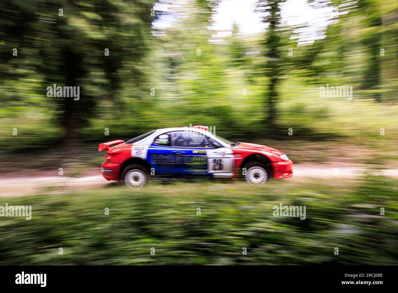 Il Goodwood Festival of Speed nel West Sussex è uno dei numerosi eventi che sono stati cancellati oggi a causa dei forti venti e del maltempo. Questa è la prima volta nei suoi 30 anni di storia l'evento automobilistico non si svolge il sabato. Immagini del primo giorno dell'evento di giovedì. Foto Stock