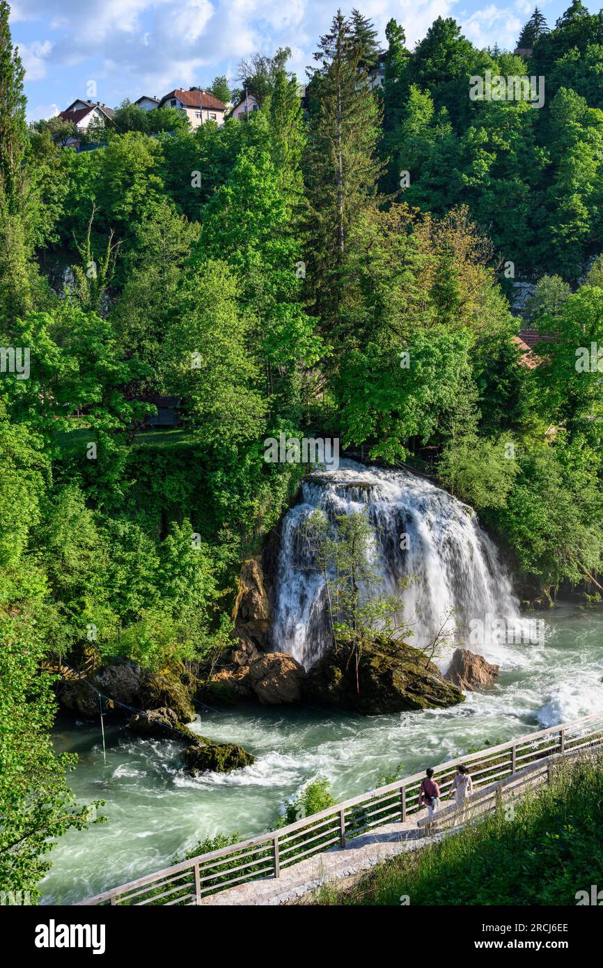 La cascata di Hrvoje (Slap Hrvoje in croato) nel villaggio di Rastoke a Slunj -Slapovi alla confluenza dei fiumi Slunjcica e Korana, Ras Foto Stock