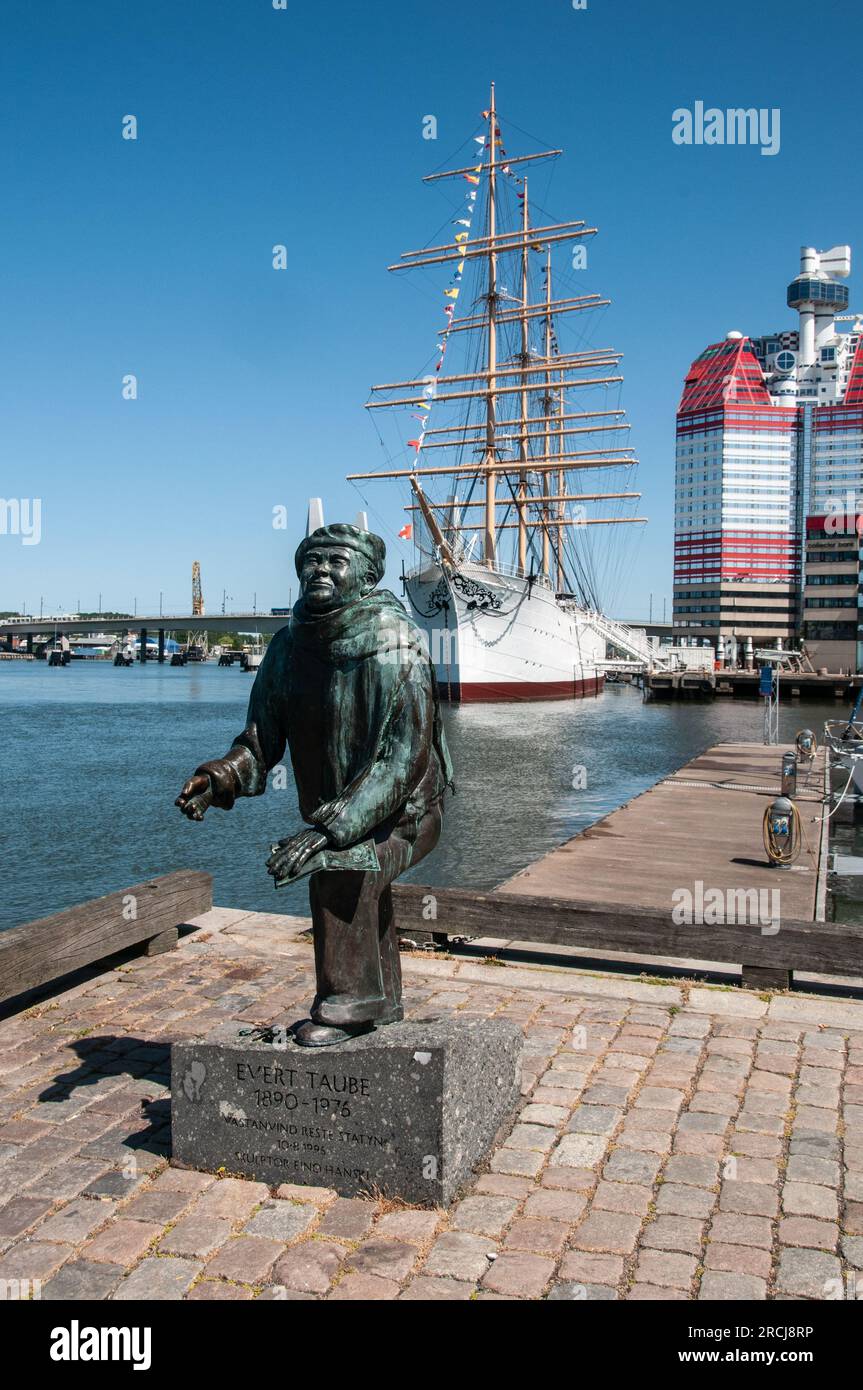 Intorno a Gothenburg - Vichingo - nave a vela danese - statua di Evert Taubes Foto Stock