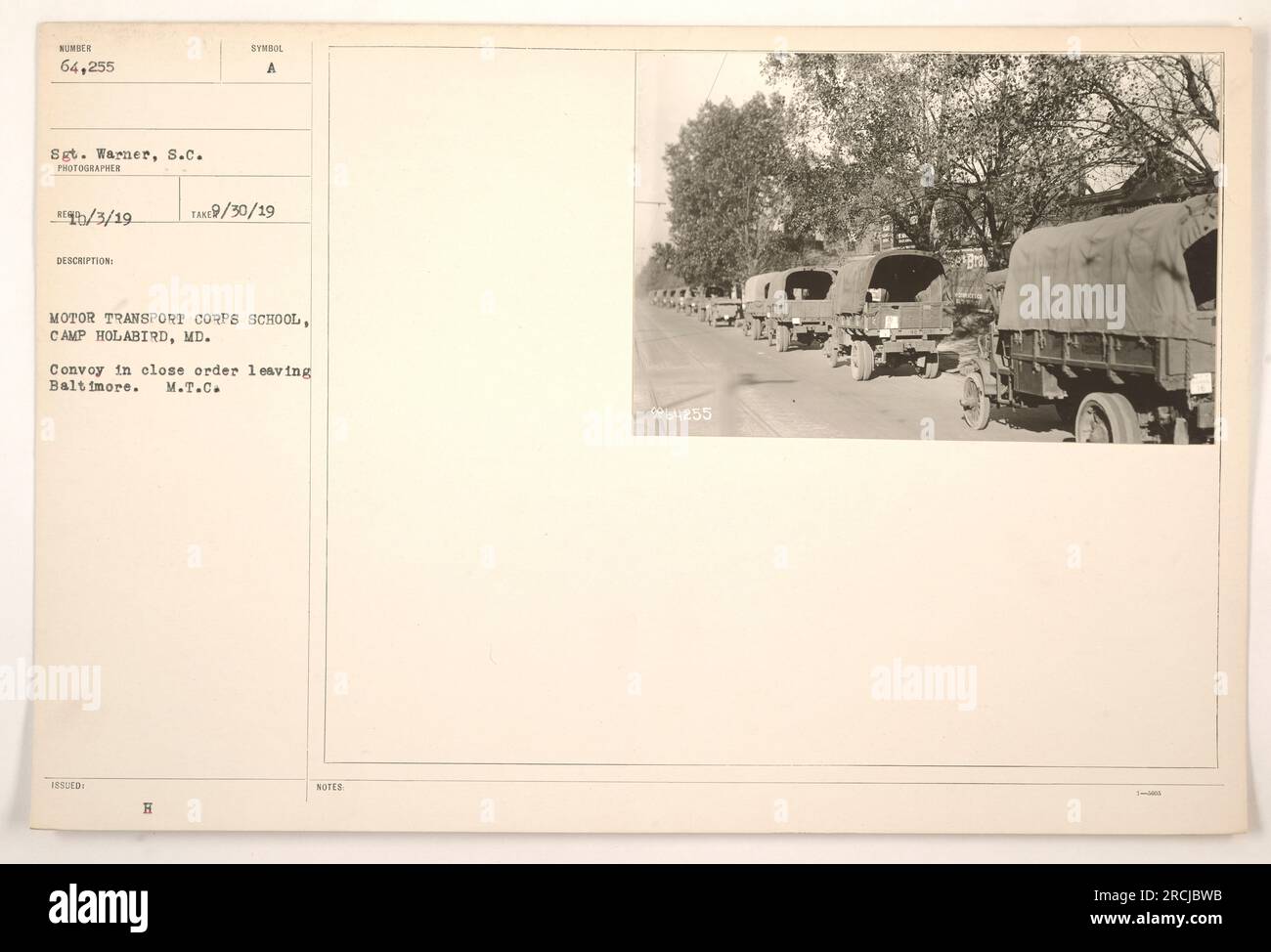 Convoglio Motor Transport Corps che lascia Baltimora in ordine durante la prima guerra mondiale. Il sergente Warner del Signal Corps, in servizio a Camp Holabird, ha scattato questa foto il 19 marzo. Foto Stock