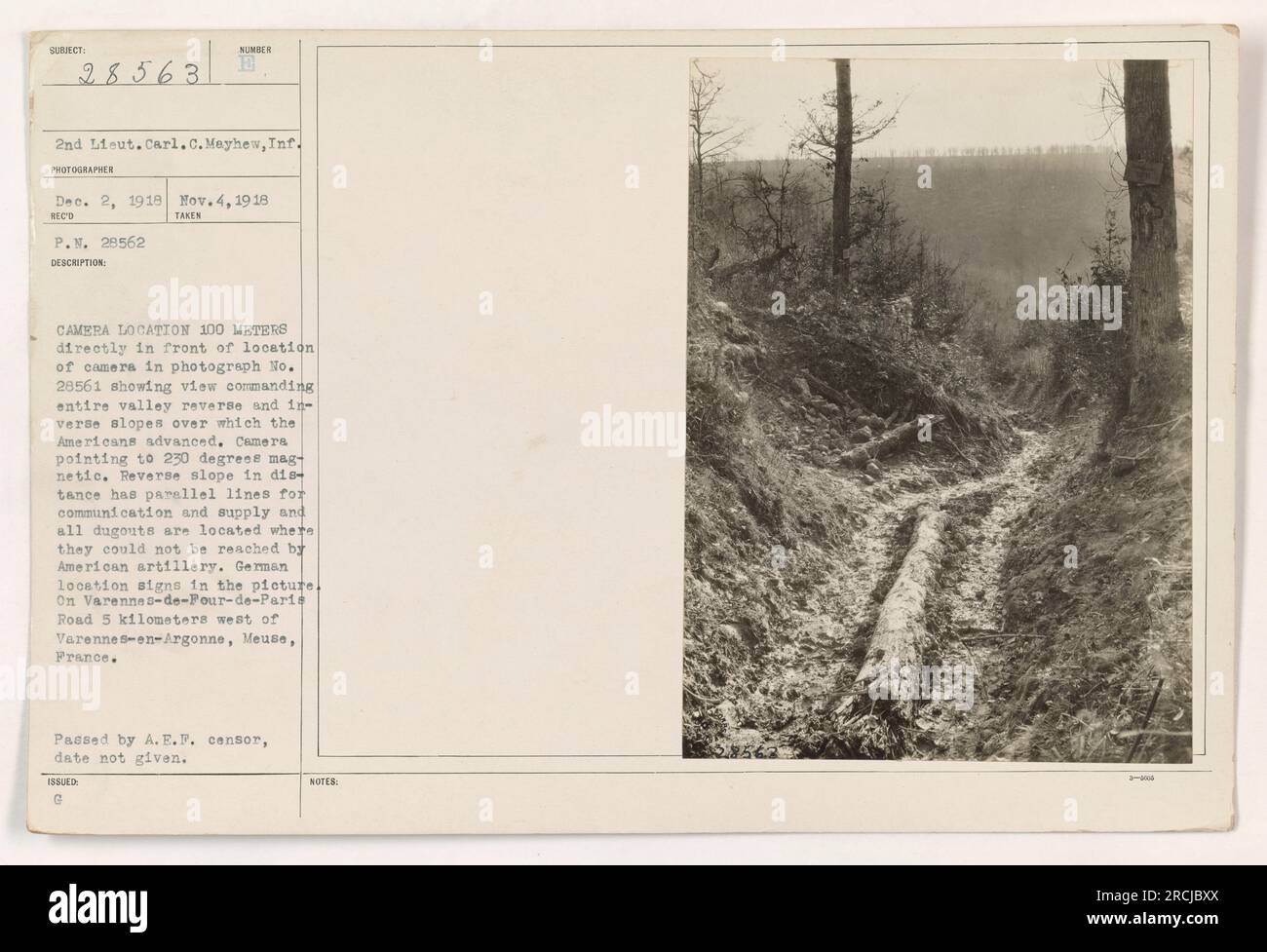 Vista dalla posizione della telecamera, che mostra la valle e le pendici in cui le forze americane avanzarono durante la prima guerra mondiale. Cartelli di posizione tedeschi visibili, dugouts strategicamente posizionati per eludere l'artiglieria americana. Imbocca Varennes-de-Pour-de-Paris Road, 5 km a ovest di Varennes-en-Argonne, Mosa, Francia. Foto superata censore Allied Expeditionary Forces. Foto Stock