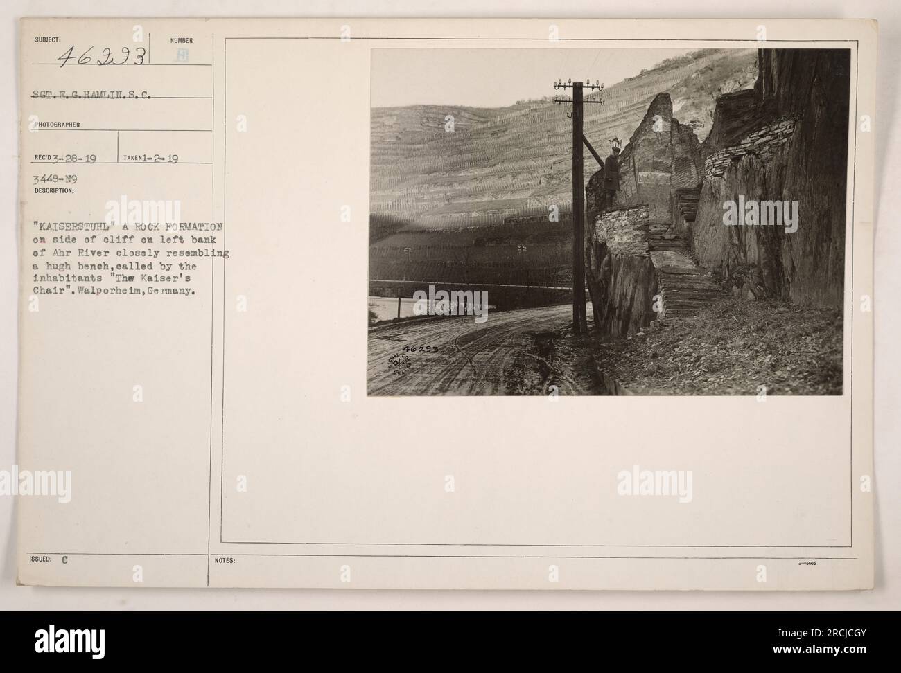 Foto scattata dal sergente, AD ESEMPIO Hamlin il 2 gennaio 1919, cattura il "Kaiserstuhl", una formazione rocciosa simile a una grande panchina sulla riva sinistra del fiume Ahr a Walporheim, in Germania. La gente del posto l'ha soprannominata "la sedia del Kaiser". L'immagine fa parte della collezione che documenta le attività militari americane durante la prima guerra mondiale ed è numerata 46993. Foto Stock