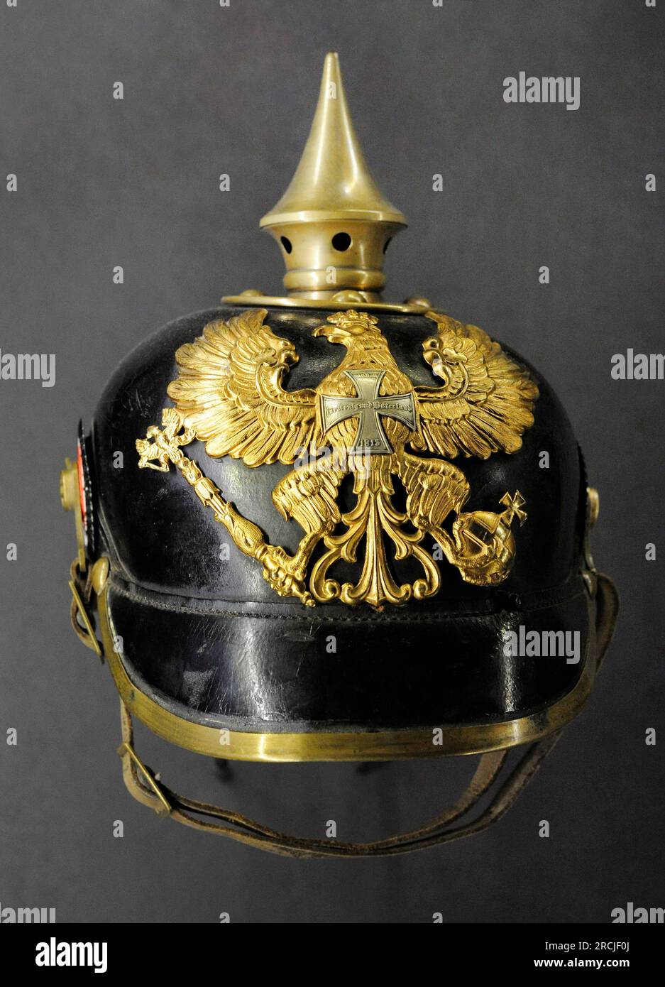 Prima guerra mondiale (1914-1918). Casco militare tedesco "Pickelhaube", modello 1895. Museo della guerra lettone. Riga. Lettonia. Foto Stock