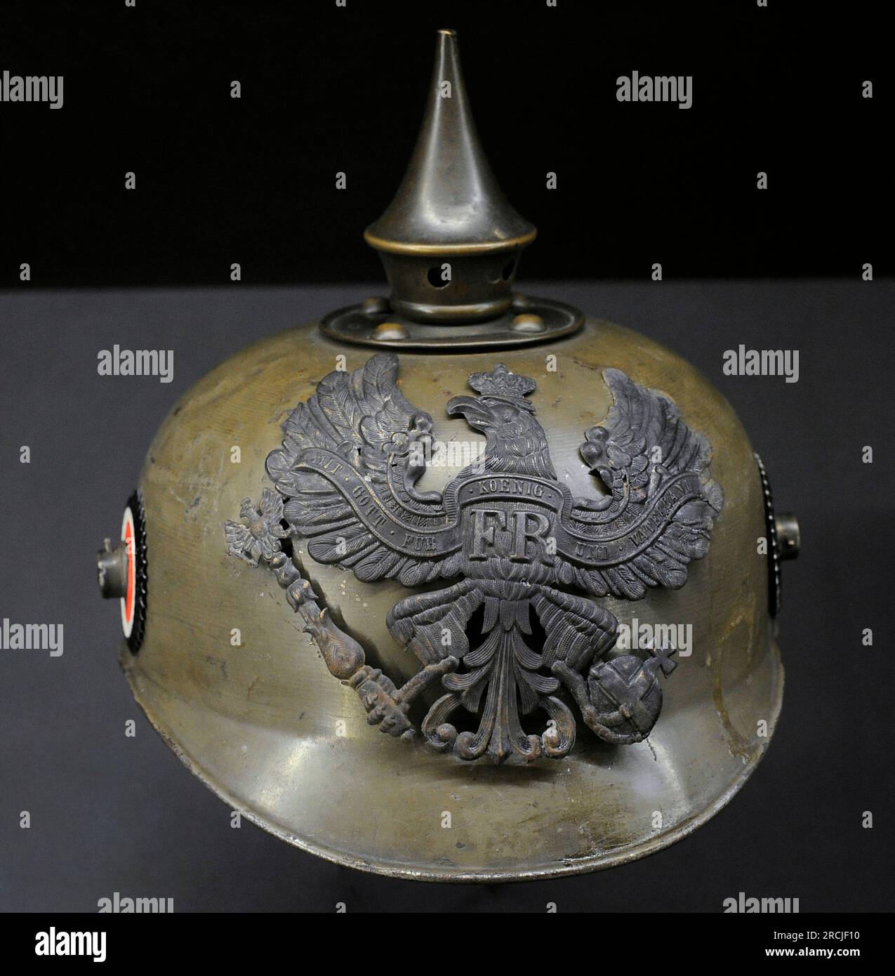 Prima guerra mondiale (1914-1918). Elmetto da campo militare tedesco. Museo della guerra lettone. Riga. Foto Stock