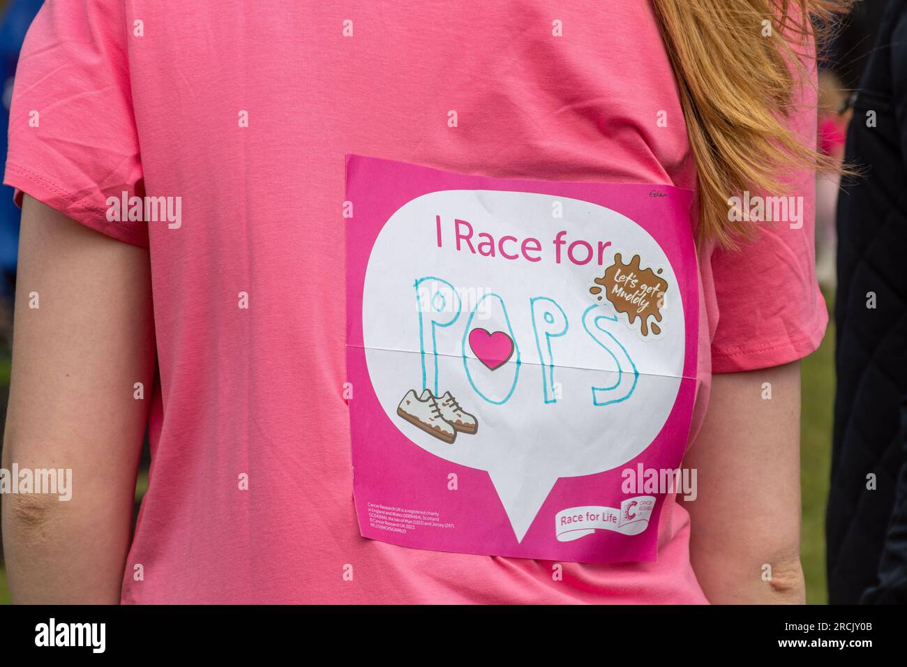 15 luglio 2023. L'evento Reading Pretty Muddy Race for Life si è svolto a Prospect Park, Reading, Berkshire, Inghilterra, nel fine settimana, con corse ad ostacoli per bambini e adulti. L'evento benefico raccoglie fondi per la ricerca sul cancro nel Regno Unito. Foto Stock 15 luglio 2023. L'evento Reading Pretty Muddy Race for Life si è svolto a Prospect Park, Reading, Berkshire, Inghilterra, nel fine settimana, con corse ad ostacoli per bambini e adulti. L'evento benefico raccoglie fondi per la ricerca sul cancro nel Regno Unito. Foto Stock