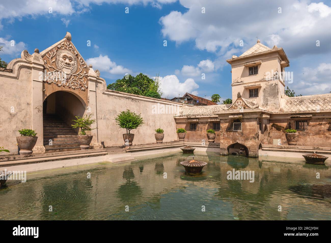 Taman Sari Water Castle, ex giardino reale del Sultanato di Yogyakarta in Indonesia Foto Stock