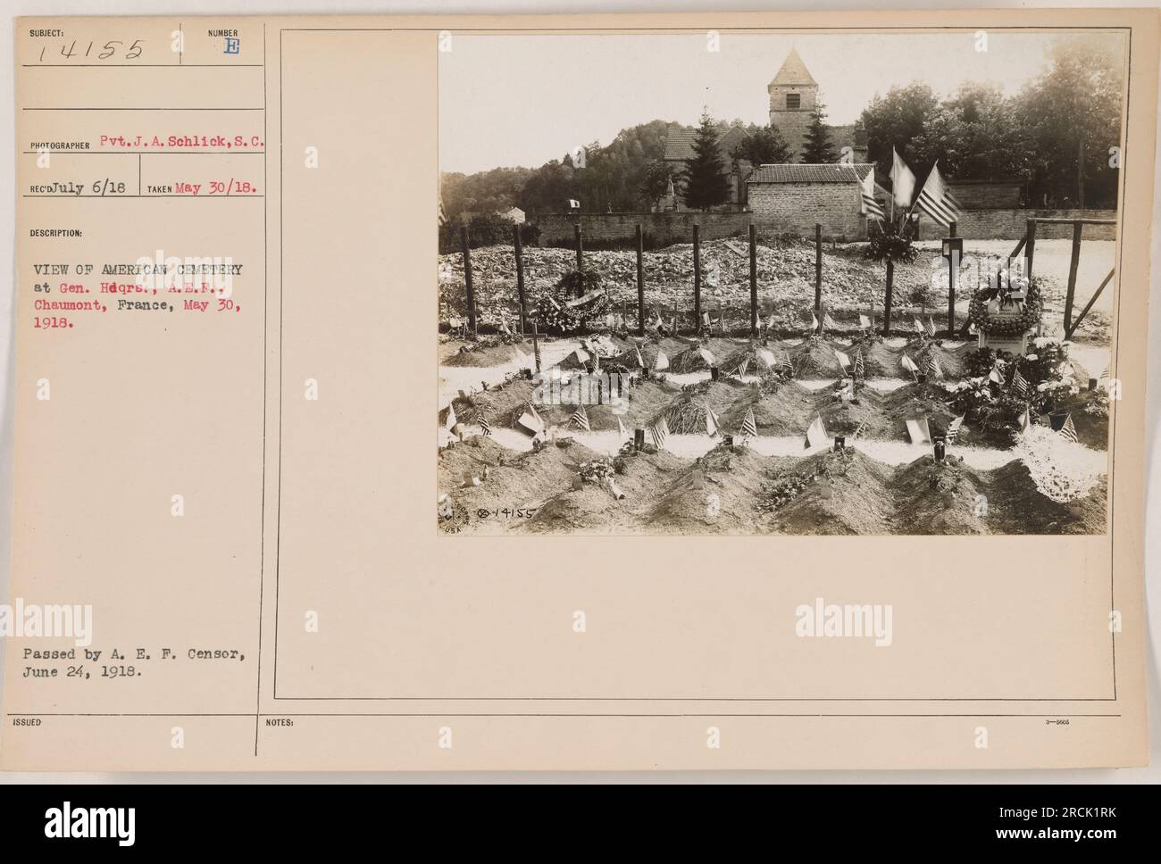 Veduta del Cimitero americano presso il quartier generale, A.E.P., Chaumont, Francia. La foto è stata scattata il 30 maggio 1918 da Pvt. J.A. Schlick, S.C.. L'immagine raffigura file di tombe, che segnano i luoghi di riposo dei soldati americani che hanno perso la vita durante la prima guerra mondiale La fotografia è stata passata da A.E.P. Censor il 24 giugno 1918. Foto Stock