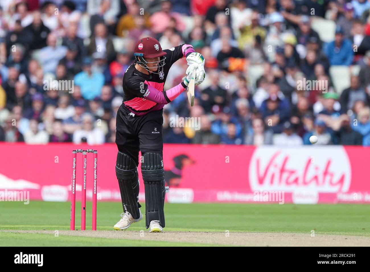 Birmingham, Regno Unito il 15 luglio 2023 al Warwickshire County Cricket Club, Edgbaston. Nella foto è il wicketkeeper di Somerset, Tom Banton in azione durante la Vitality Blast semi Final del 2023 tra Somerset e Surrey l'immagine è solo per uso editoriale - credito a Stu Leggett tramite Alamy Live News Foto Stock