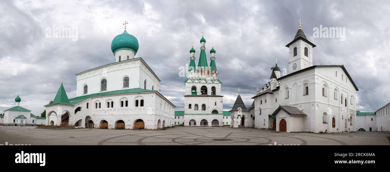 Vista panoramica della parte Trinità del monastero Alexander-Svirsky. Regione di Leningrado, Russia Foto Stock
