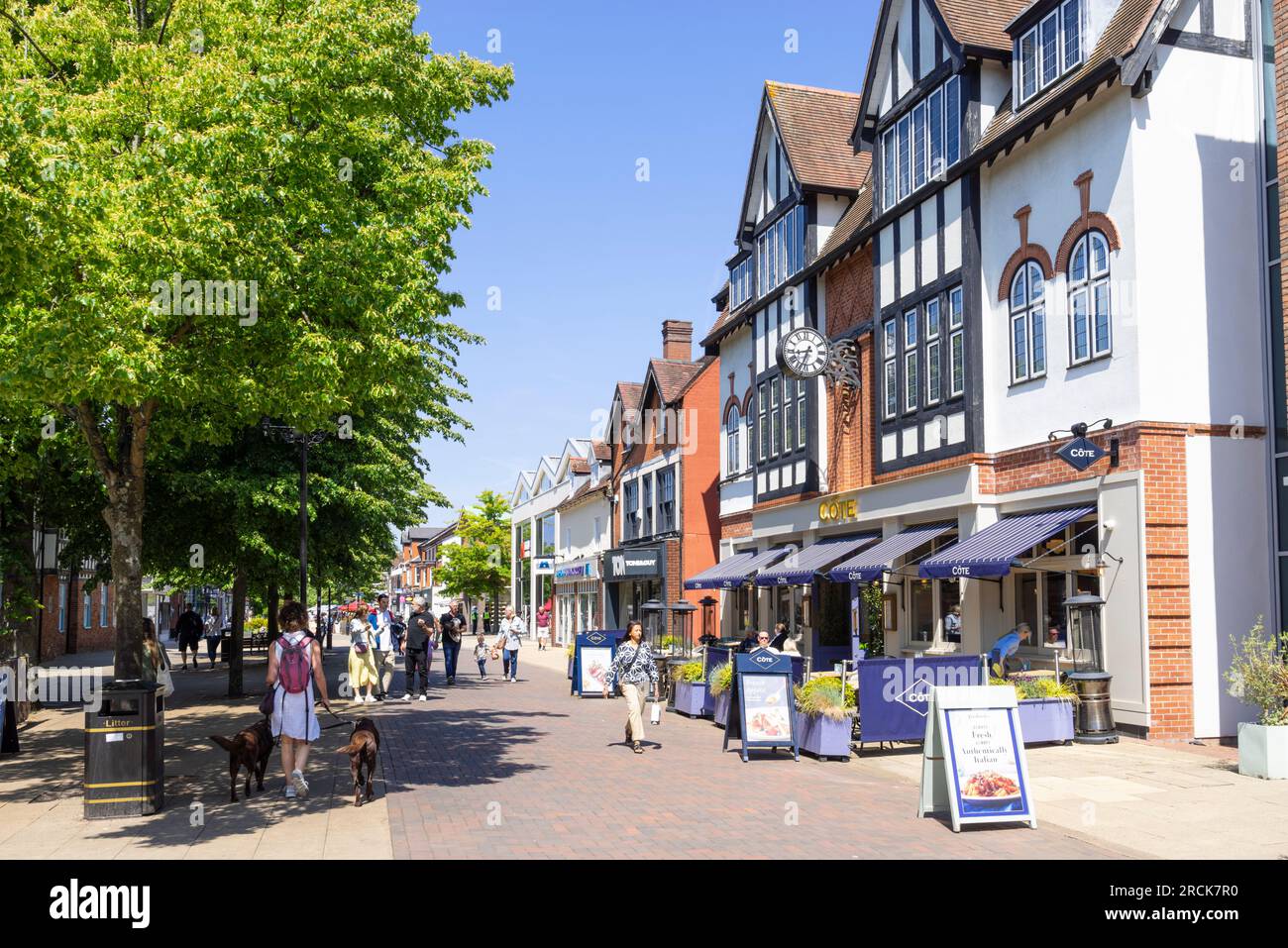 Centro di Solihull con negozi e ristorante Cote Solihull High Street Solihull West Midlands Inghilterra Regno Unito GB Europa Foto Stock