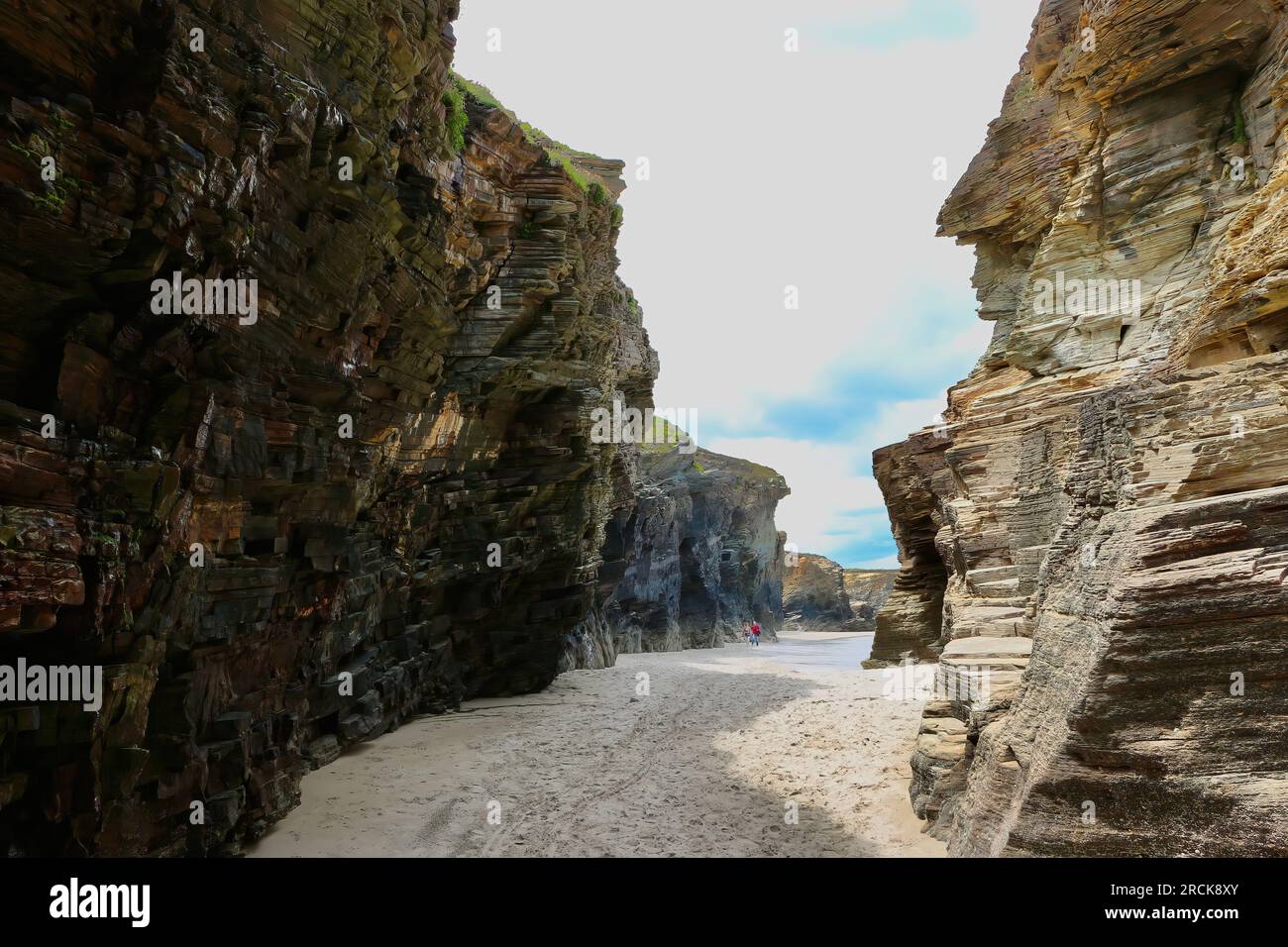 Formazioni rocciose sulla spiaggia delle cattedrali come la spiaggia di Catedrais Ribadeo Lugo Galizia Spagna Foto Stock